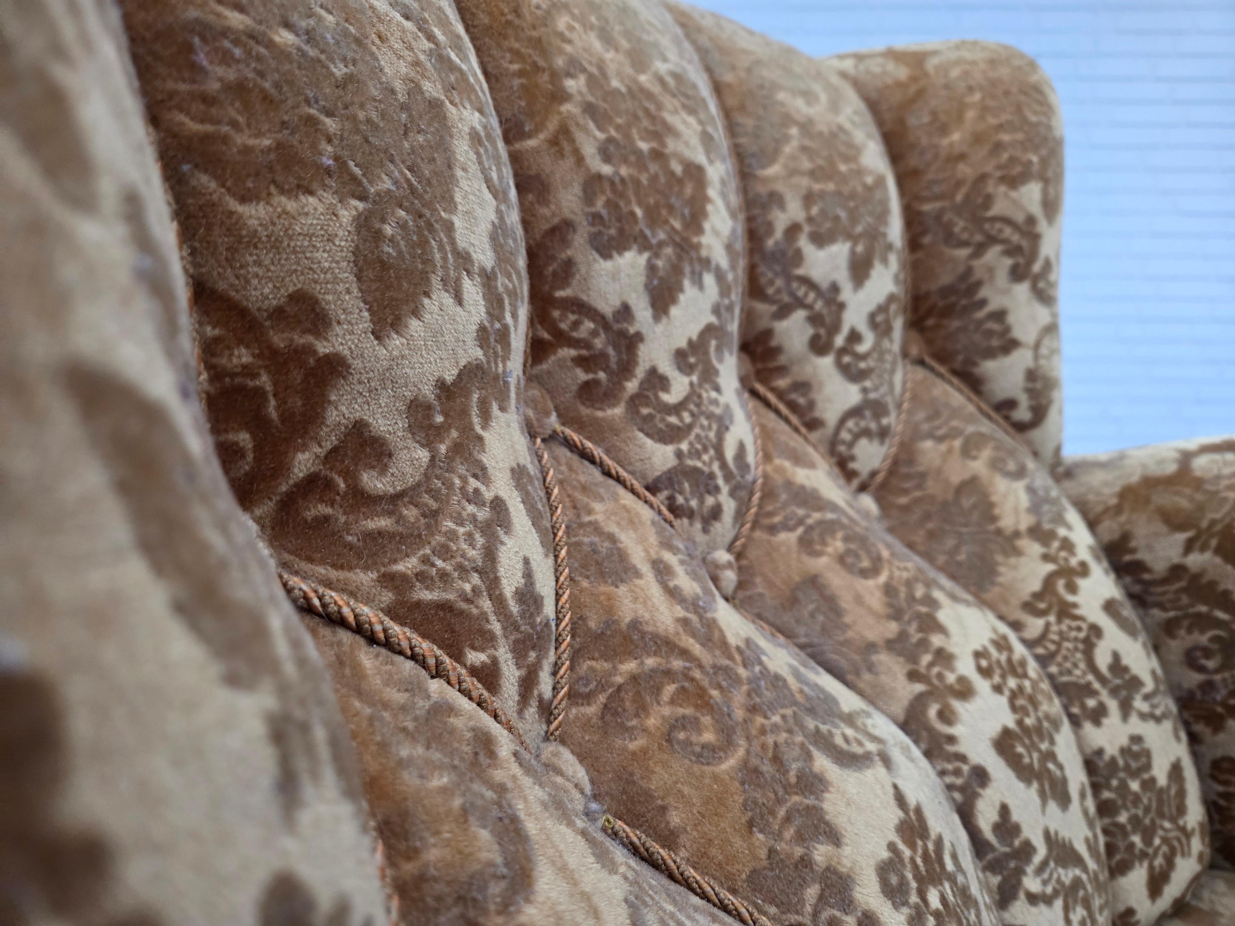 Años 50, sillón relax danés, muebles de terciopelo, madera de roble tallada. en venta 3