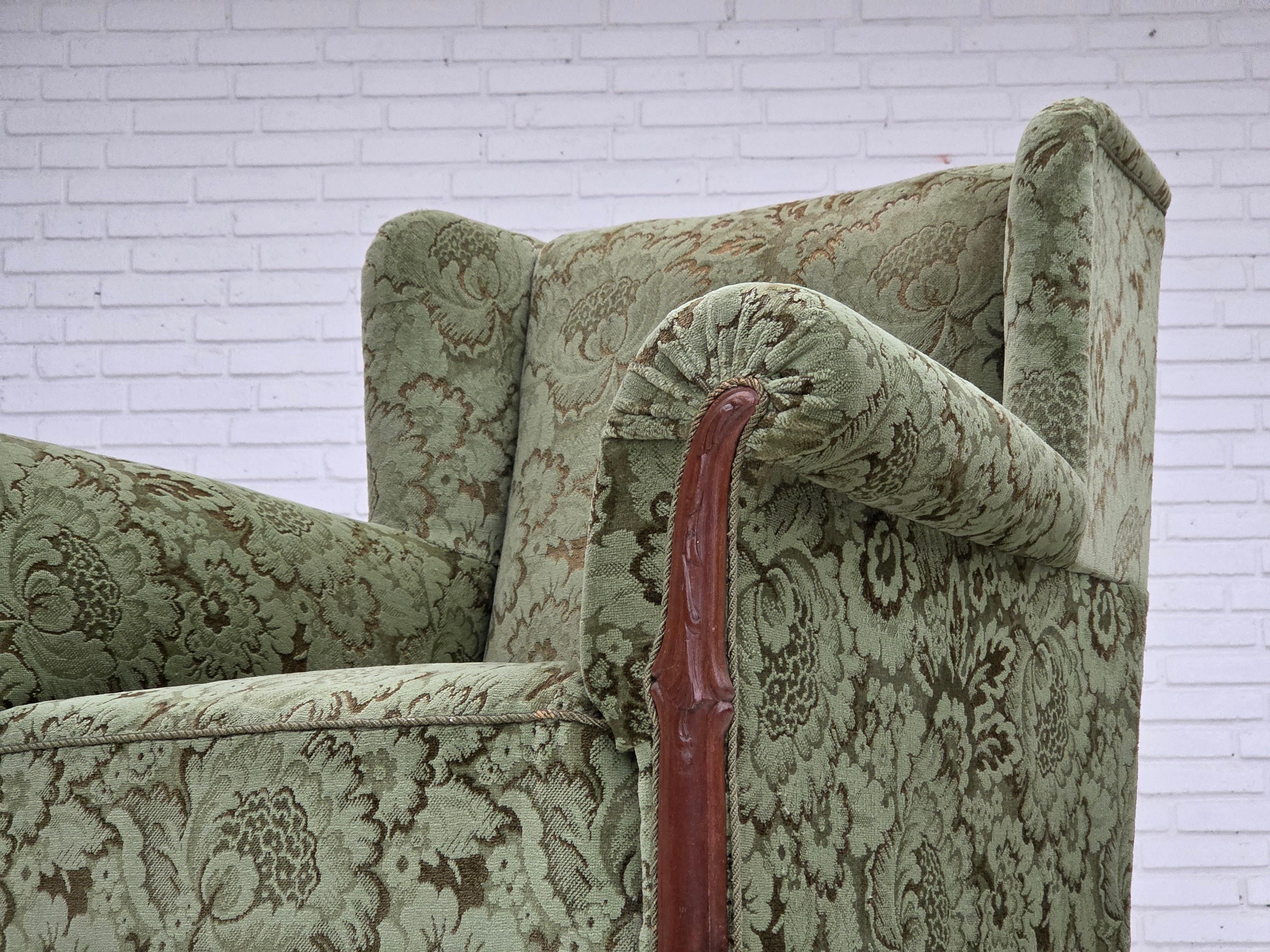 Anni '50, poltrona relax danese, velluto verde da arredamento, legno di quercia intagliato. in vendita 7