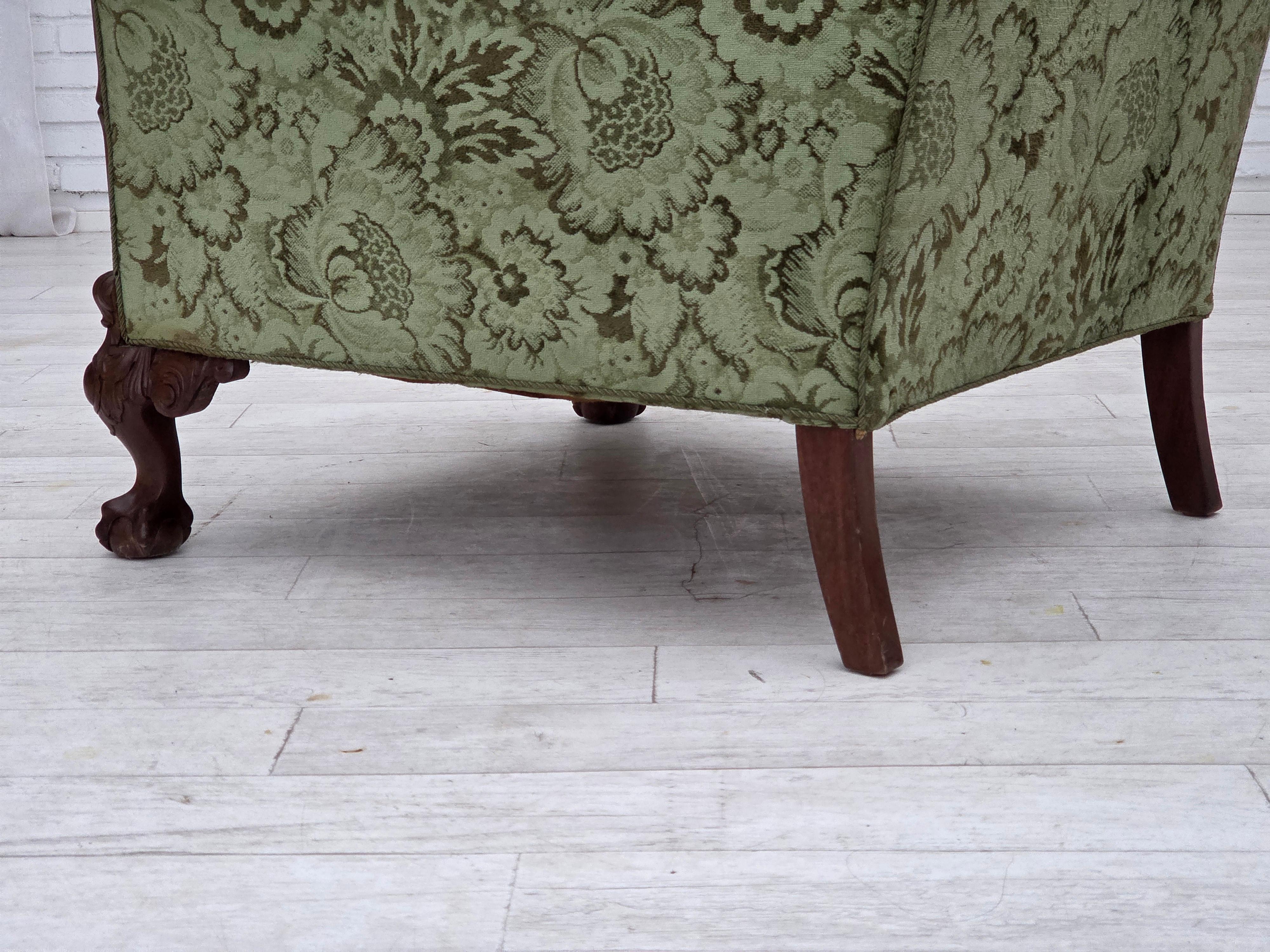 Anni '50, poltrona relax danese, velluto verde da arredamento, legno di quercia intagliato. in vendita 10