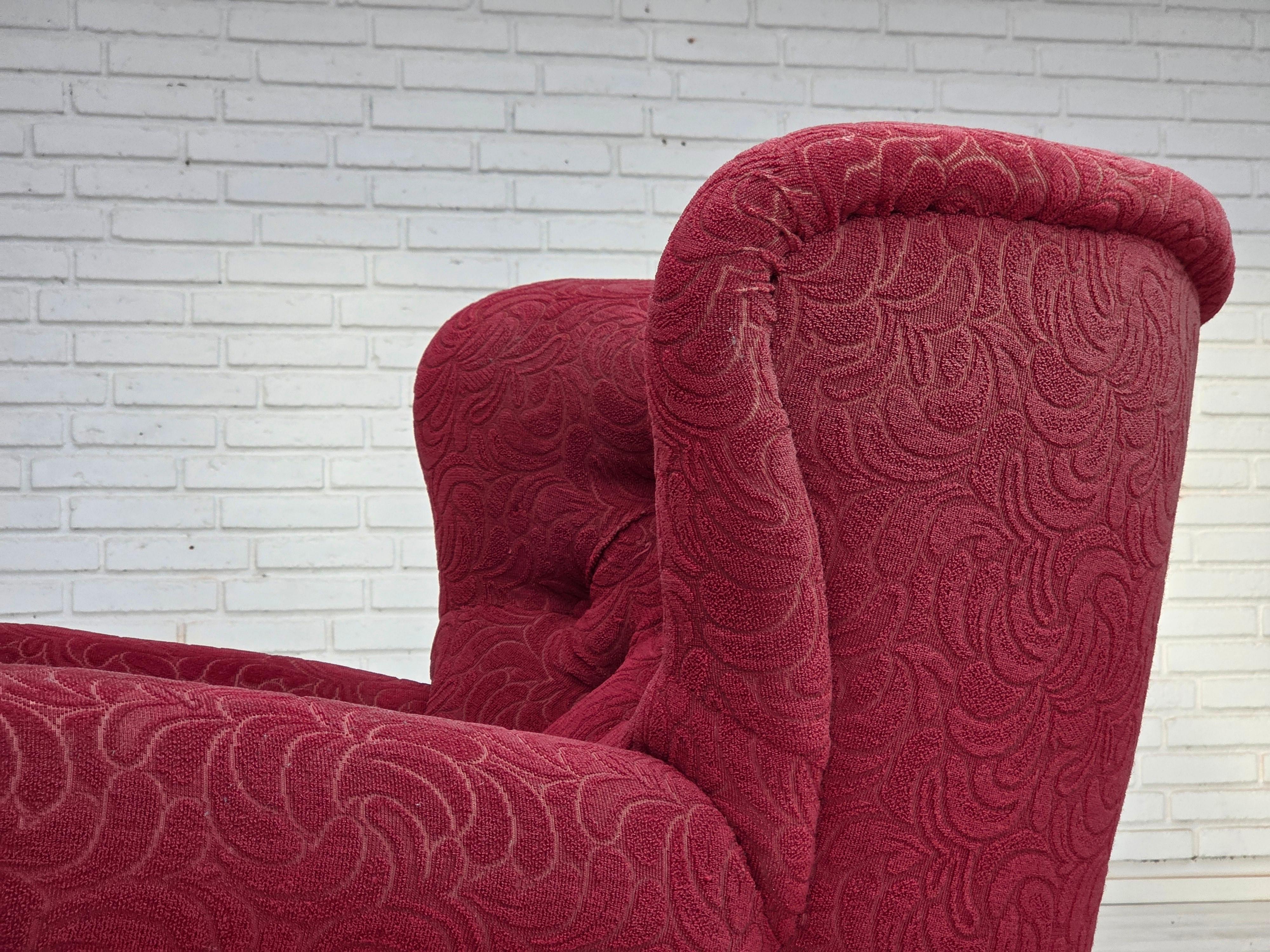Poltrona relax Wood degli anni '50, tessuto d'arredamento rosso, gambe in legno di frassino. in vendita 7