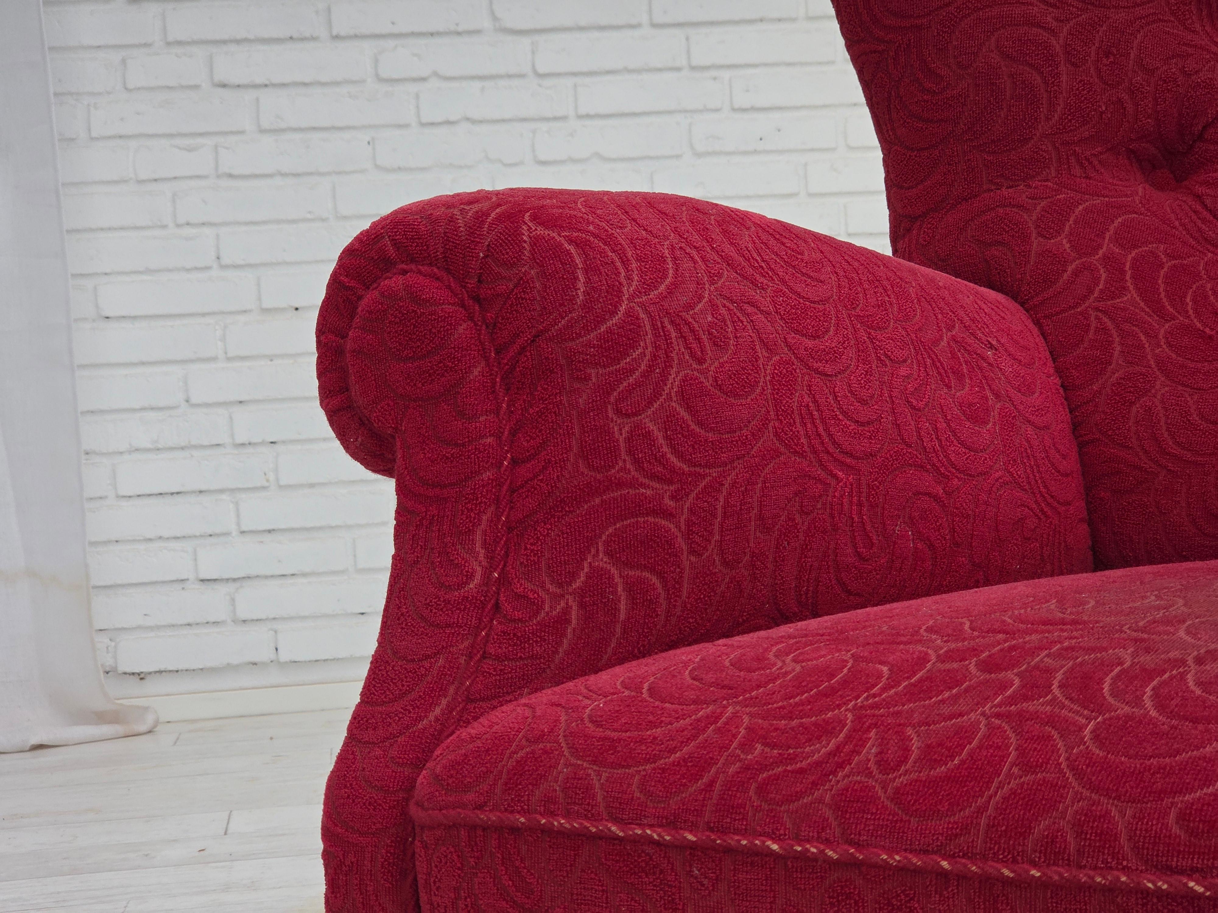 Poltrona relax Wood degli anni '50, tessuto d'arredamento rosso, gambe in legno di frassino. in vendita 8