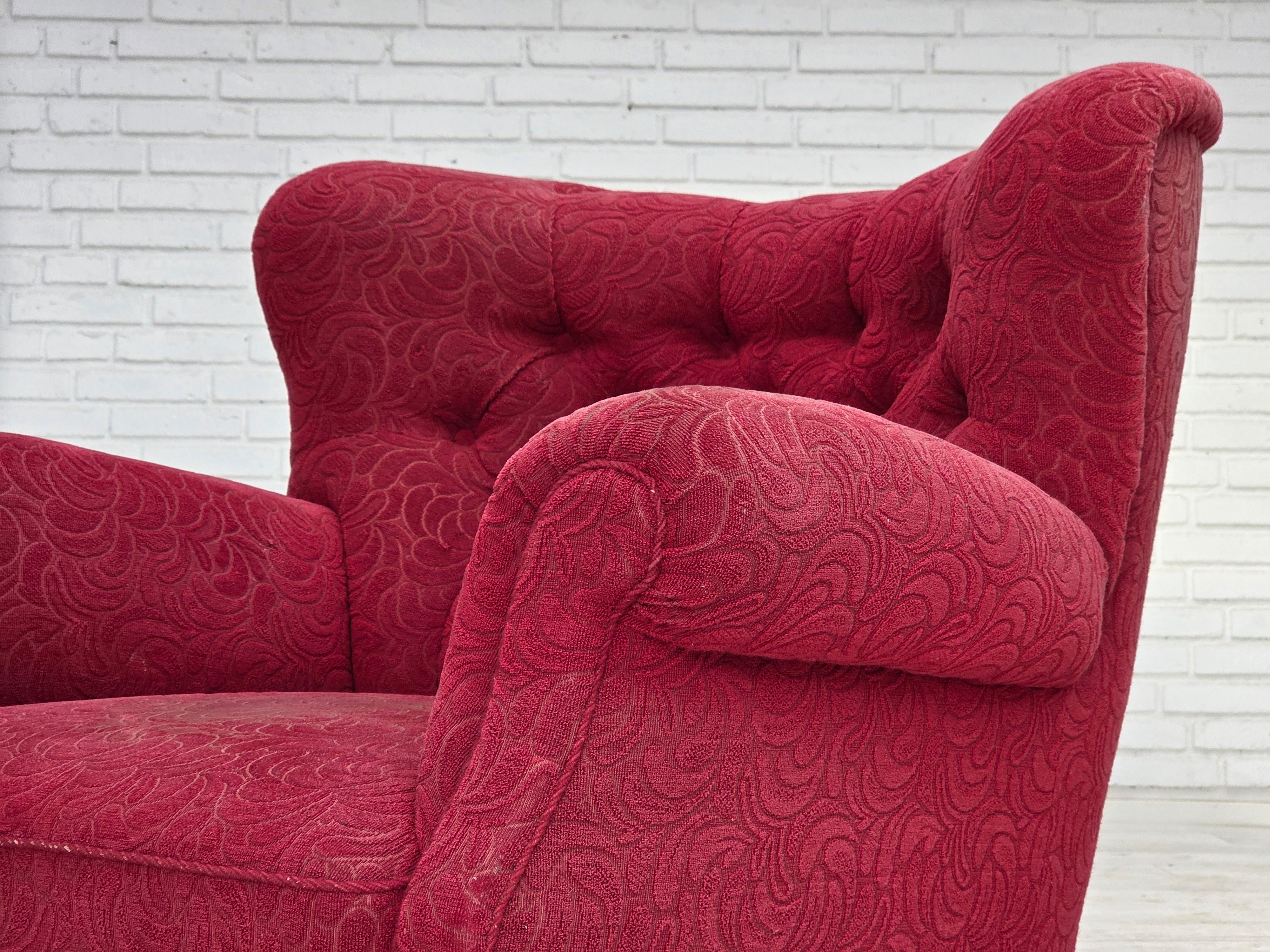 Poltrona relax Wood degli anni '50, tessuto d'arredamento rosso, gambe in legno di frassino. in vendita 9