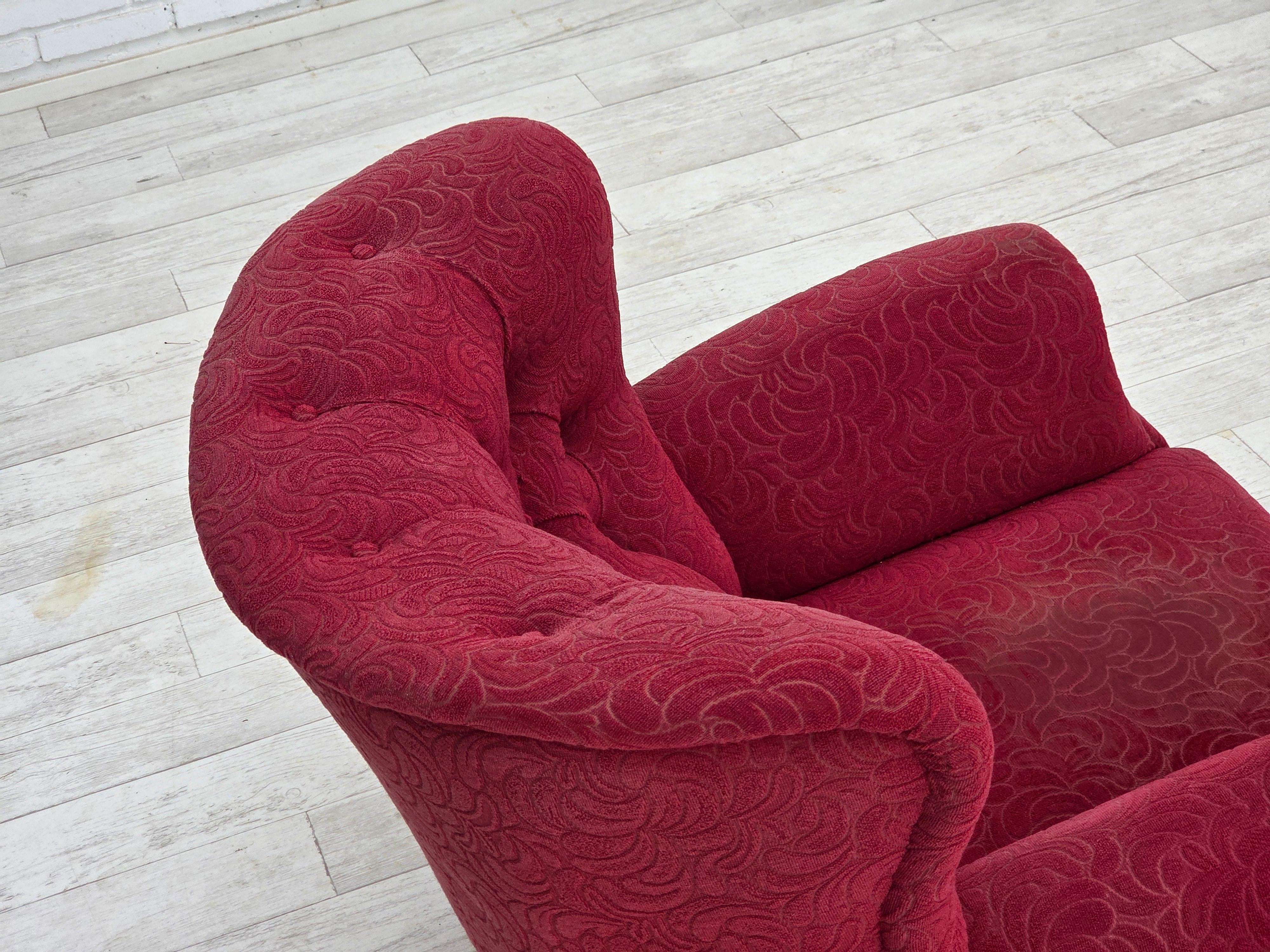 Poltrona relax Wood degli anni '50, tessuto d'arredamento rosso, gambe in legno di frassino. in vendita 1