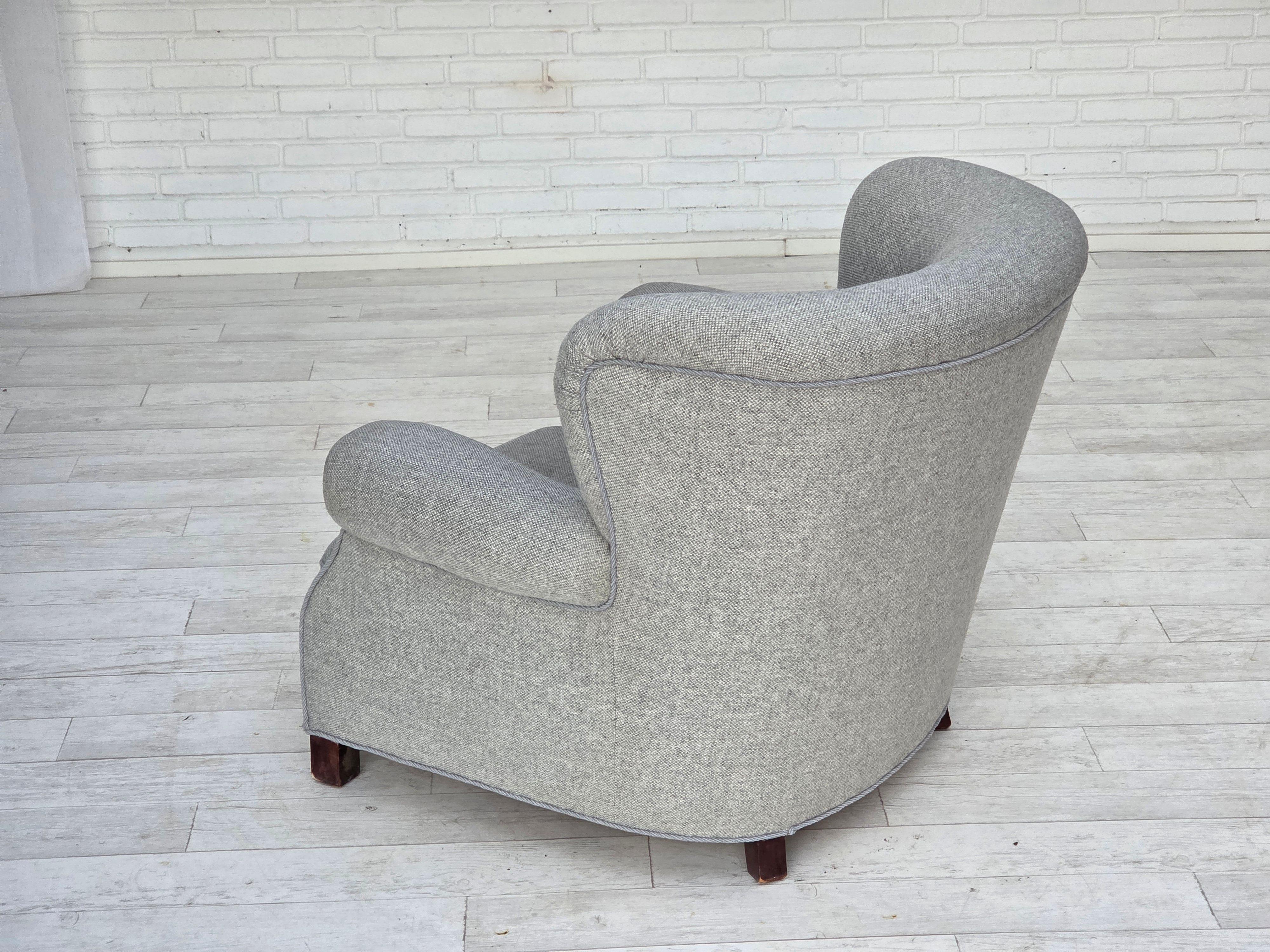 1950er Jahre, dänischer Relaxsessel von Fritz Hansen, Modell 1518, Möbelwollstoff. (Wolle) im Angebot