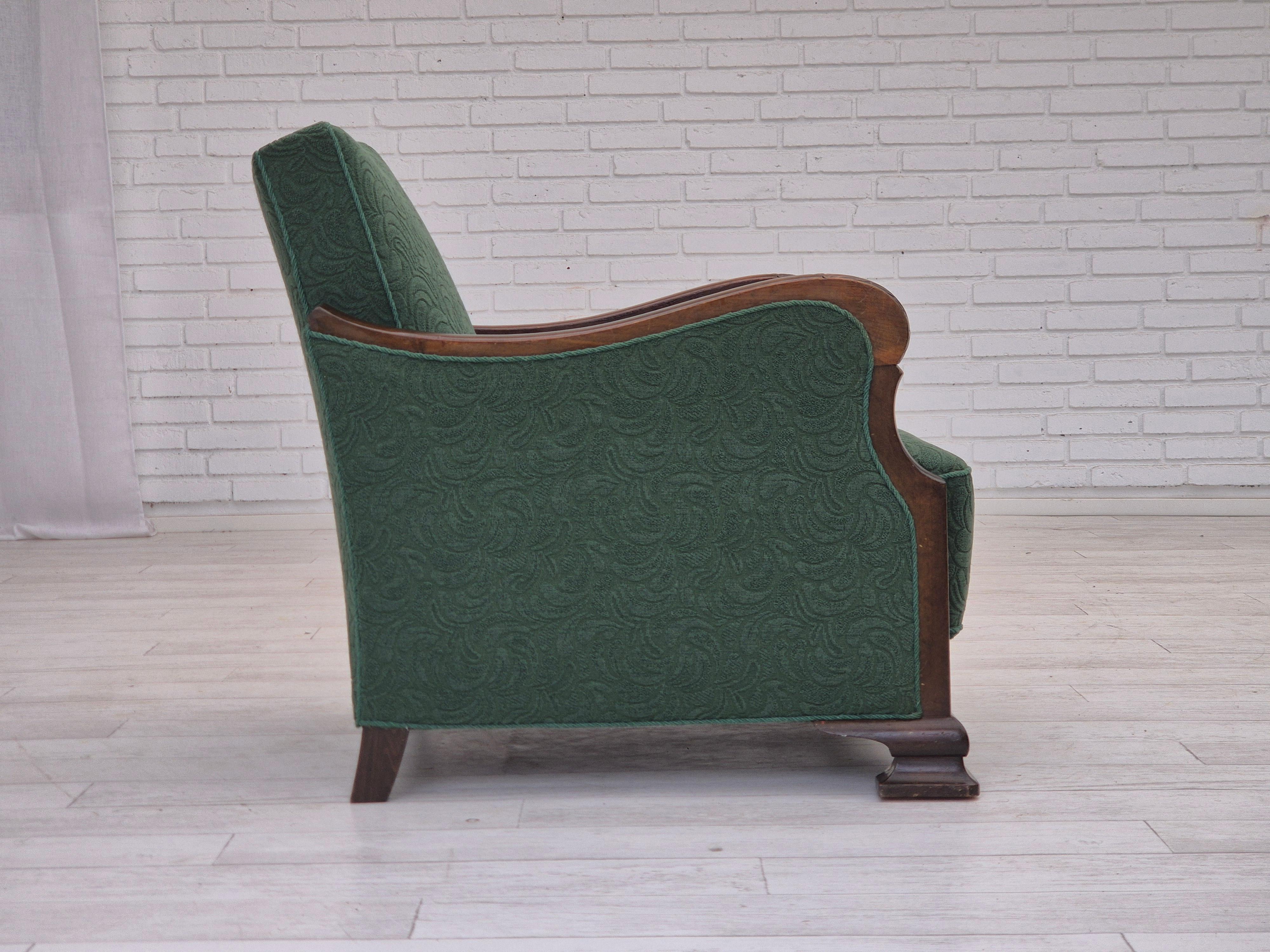 1950s, Danish relax chair, green furniture blend wool fabric, beech wood. In Good Condition For Sale In Tarm, 82