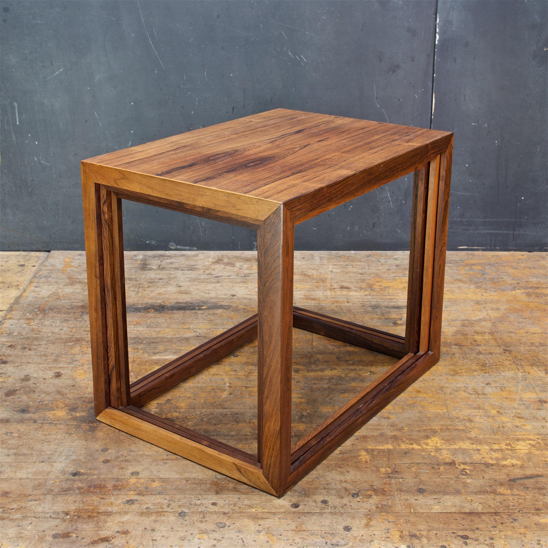 Scandinave moderne 1950s Danish Rosewood Geometric Cube Stacking Cocktail Side Tables Mid-Century en vente