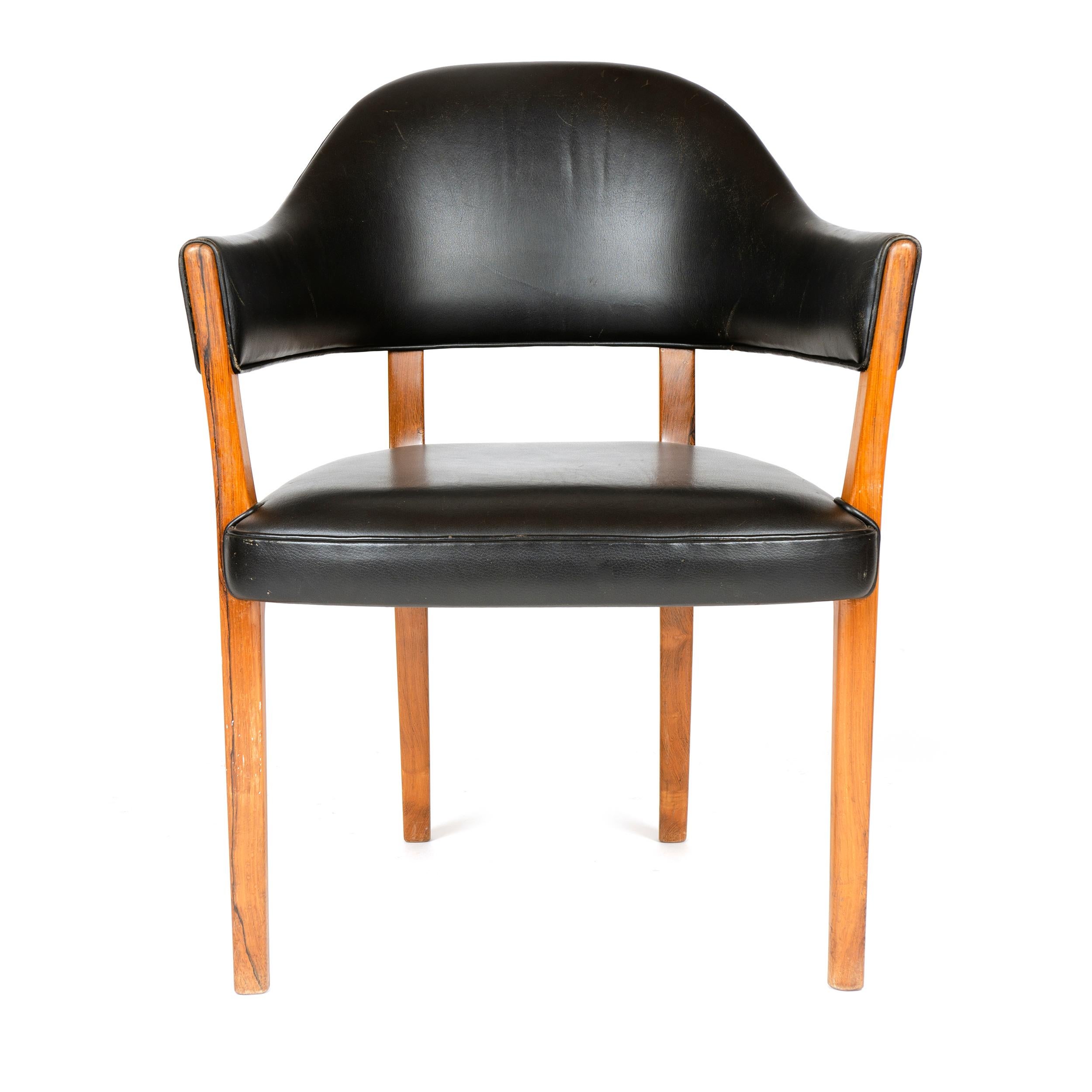 Dänischer Humpback-Sessel aus Rosenholz von Ole Wanscher für A. J. Iversen:: 1950er Jahre (Skandinavische Moderne) im Angebot