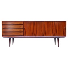 Crédence en bois de rose danois "Model 18" des années 1950 par Gunni Omann