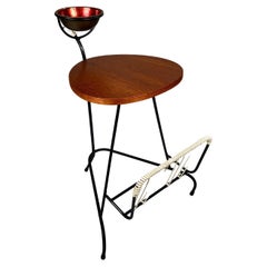 Table d'appoint danoise des années 1950 en teck et métal noir