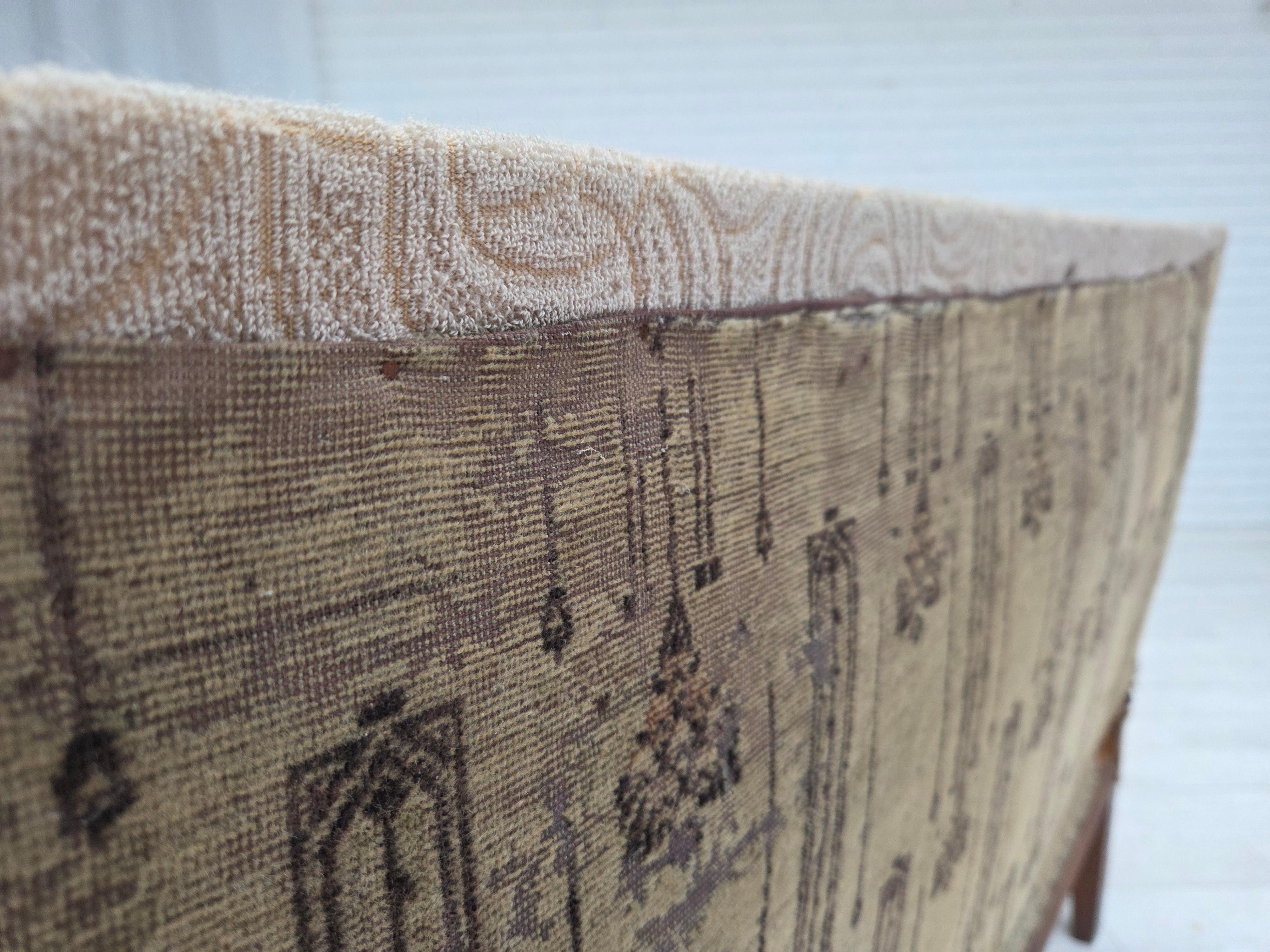 1950er Jahre, Dänisches Schlafsofa, rot/beige Möbelwolle, Beine aus Eschenholz. im Angebot 12