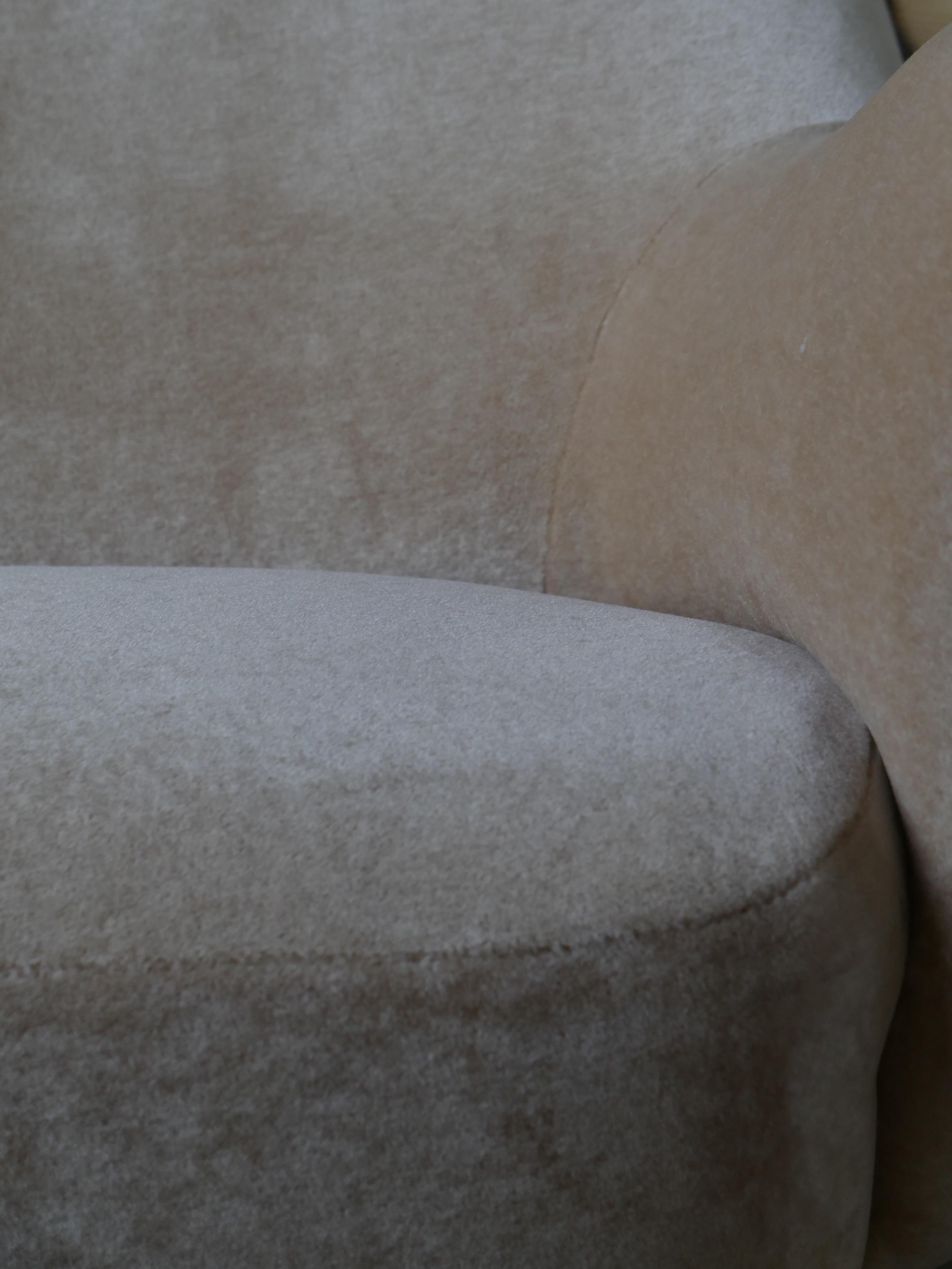 Divano danese degli anni '50 ridipinto con tessuto Mohair di design in vendita 2