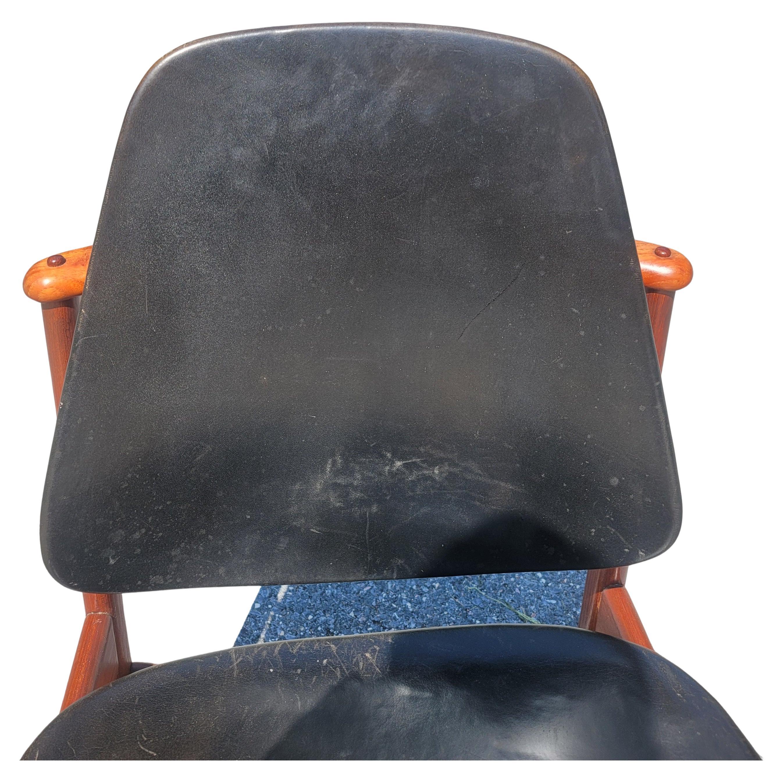 20th Century 1950s Danish Solid Teak & Leather Chair by Arne Vodder for France & Daverkosen For Sale