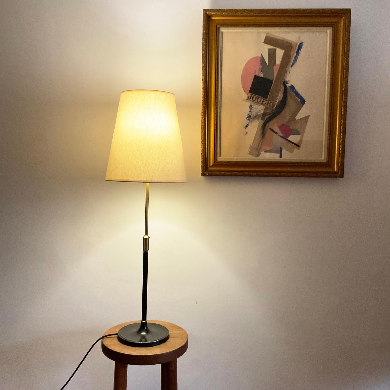1950er Jahre Dänische Tischlampe Entworfen von Aage Petersen Hergestellt von Le Klint im Angebot 3