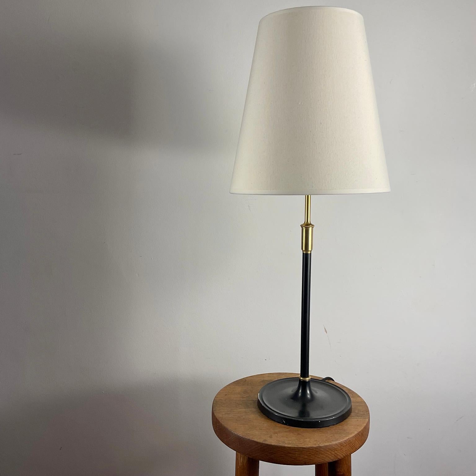Original model 352 table lamp designed by Aage Petersen for the Danish lighting company 