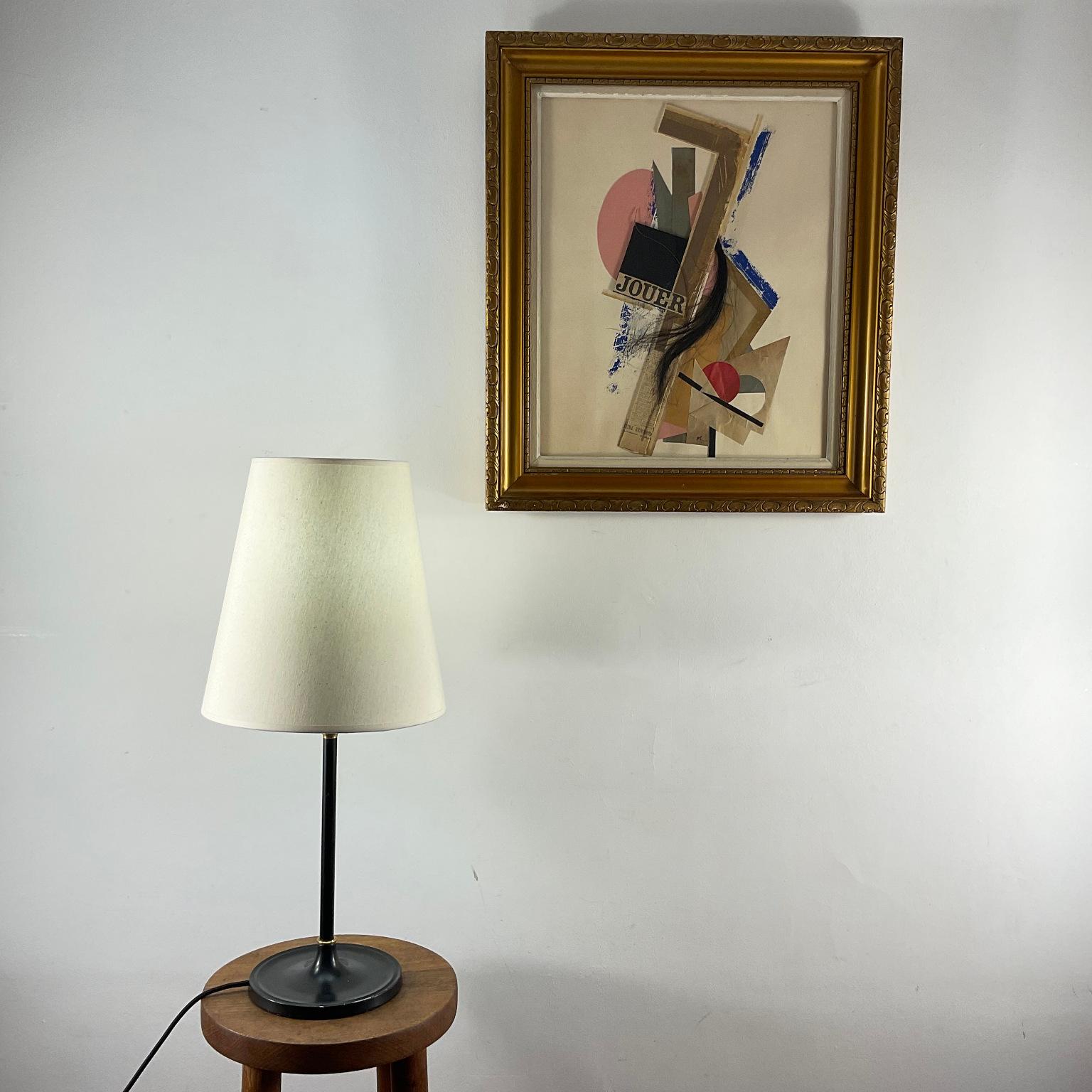 1950er Jahre Dänische Tischlampe Entworfen von Aage Petersen Hergestellt von Le Klint (20. Jahrhundert) im Angebot