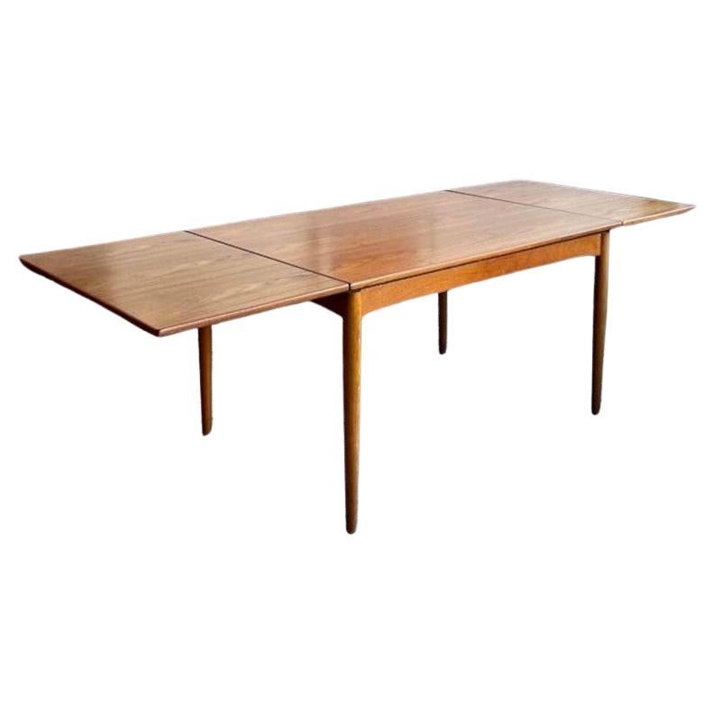 1950s Danish teak and oak draw-leaf dining table by Børge Mogensen For Sale