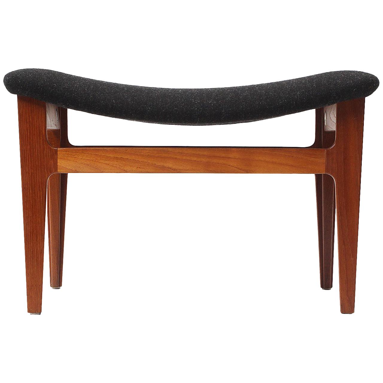 1950er Jahre Dänischer Ottoman aus Teakholz und Wolle von Finn Juhl für France & Son im Angebot