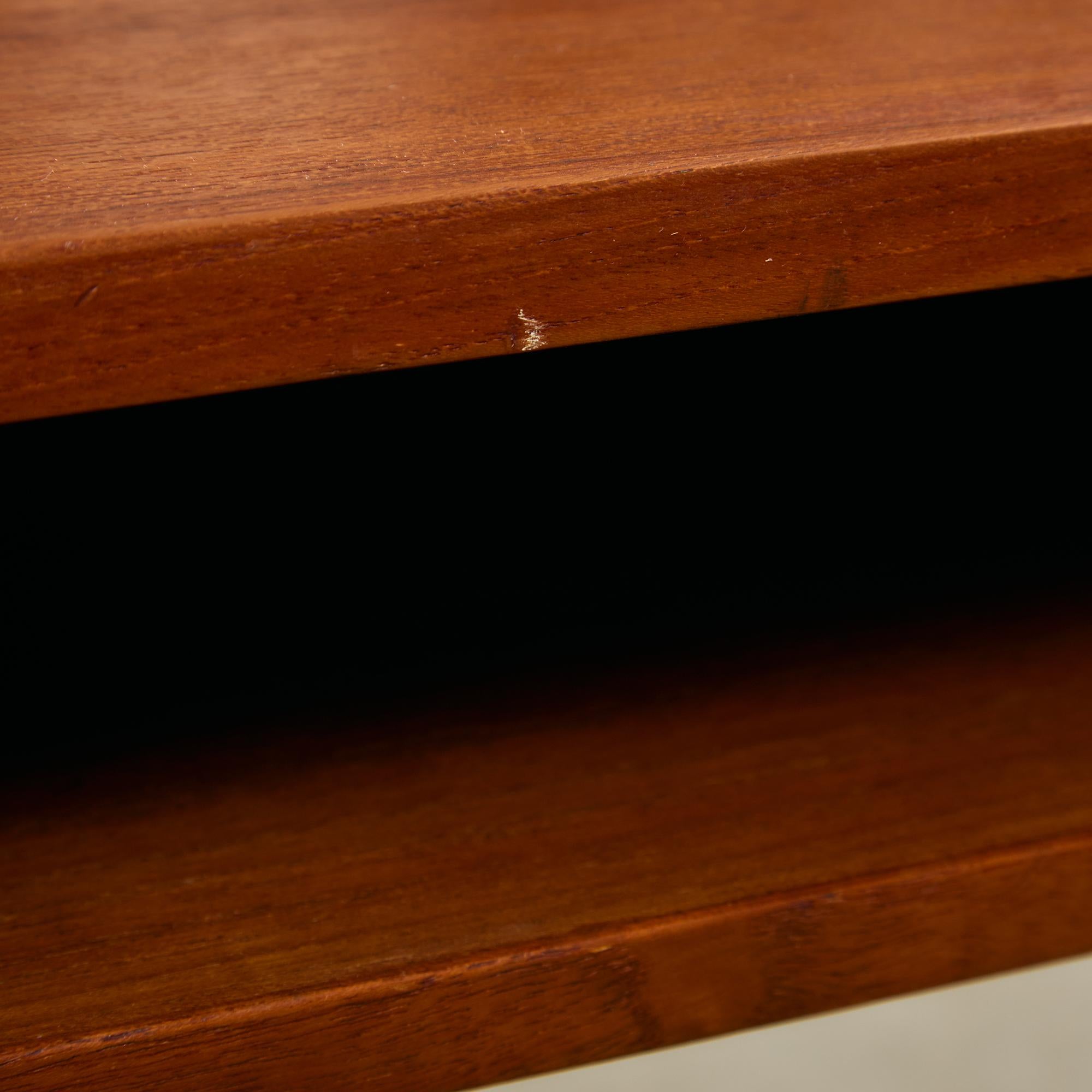 1950s Danish Teak Coffee Table with Drawers and Pull-Out Tray en venta 5
