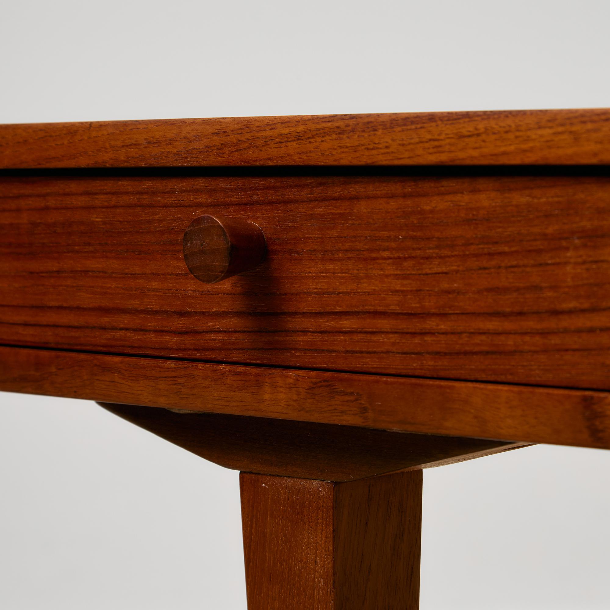1950s Danish Teak Coffee Table with Drawers and Pull-Out Tray en venta 6