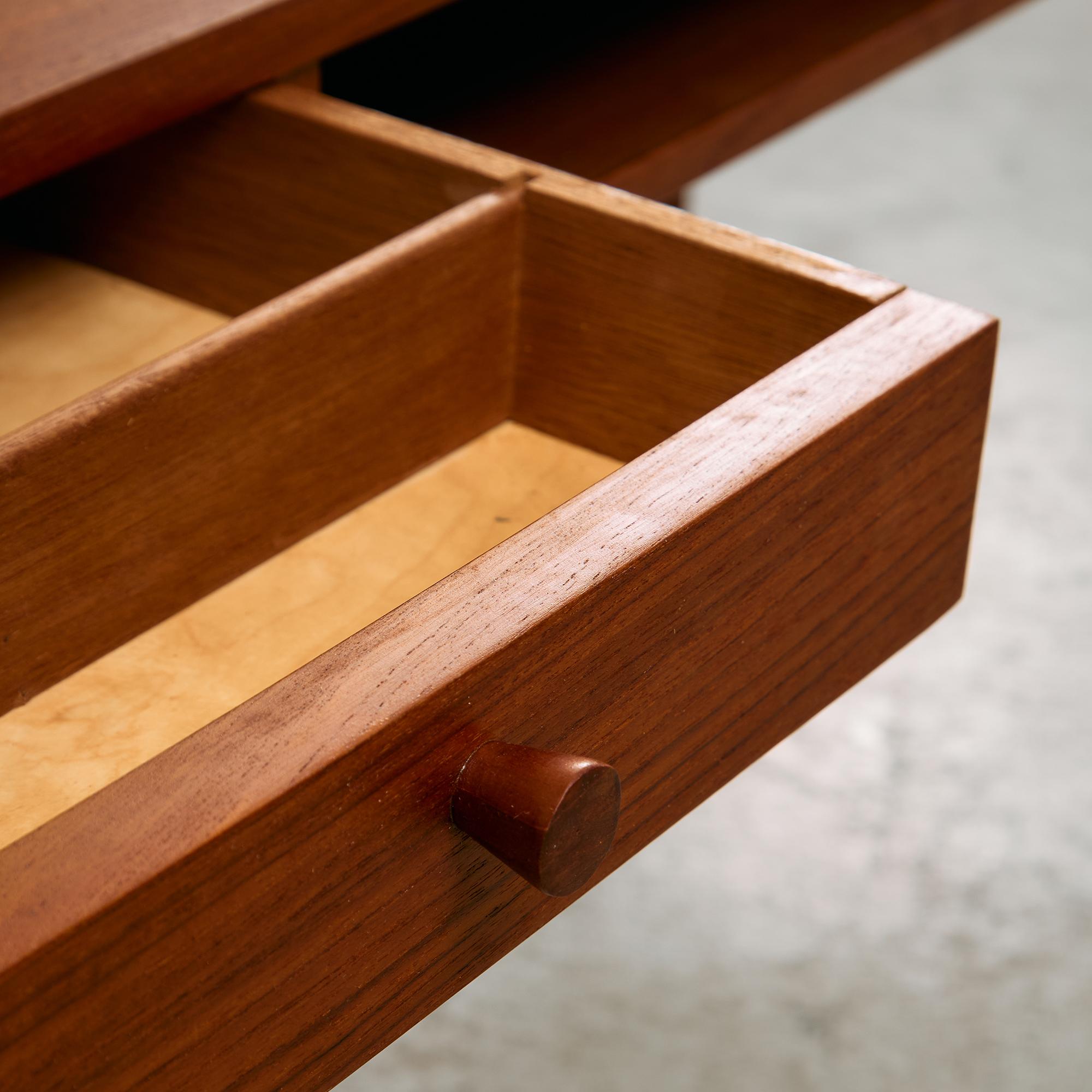 1950s Danish Teak Coffee Table with Drawers and Pull-Out Tray en venta 7