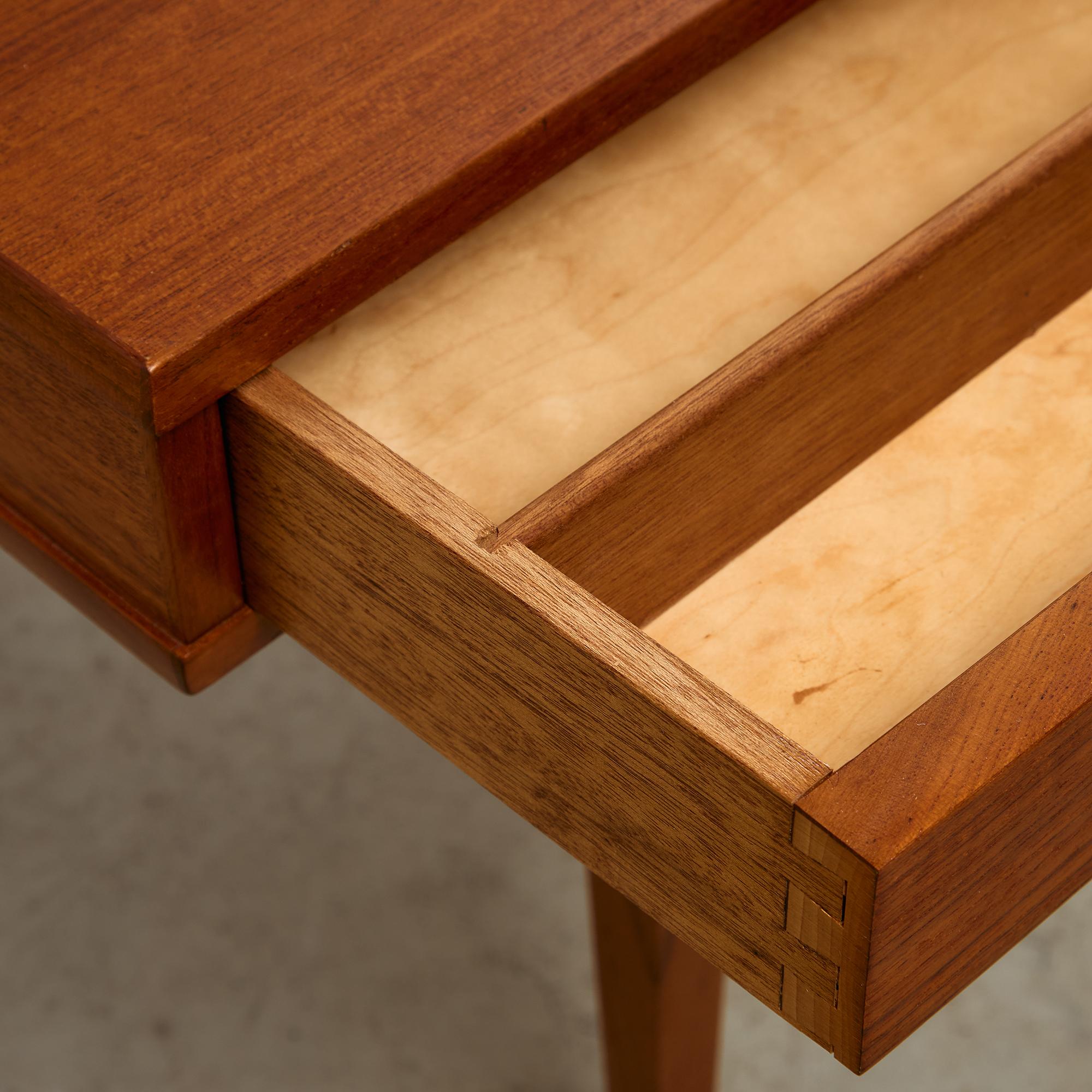 1950s Danish Teak Coffee Table with Drawers and Pull-Out Tray en venta 9