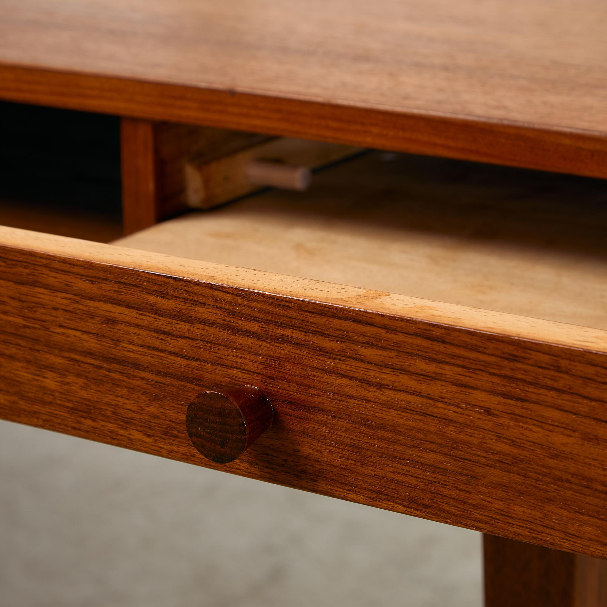 1950s Danish Teak Coffee Table with Drawers and Pull-Out Tray en venta 13