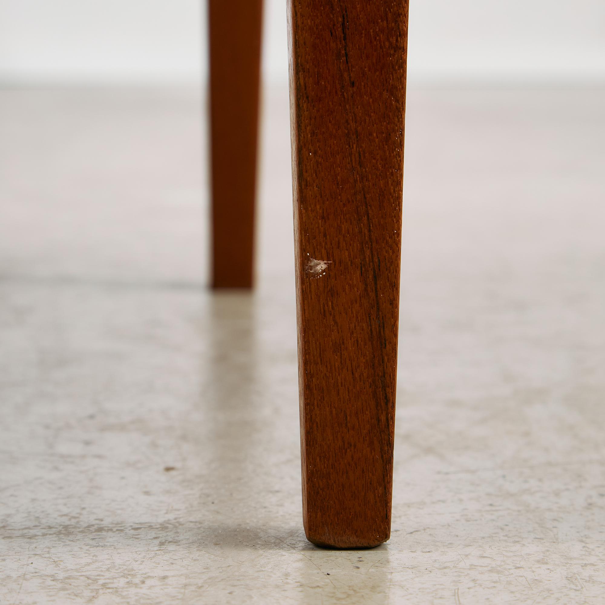 1950s Danish Teak Coffee Table with Drawers and Pull-Out Tray mediados del siglo XX en venta