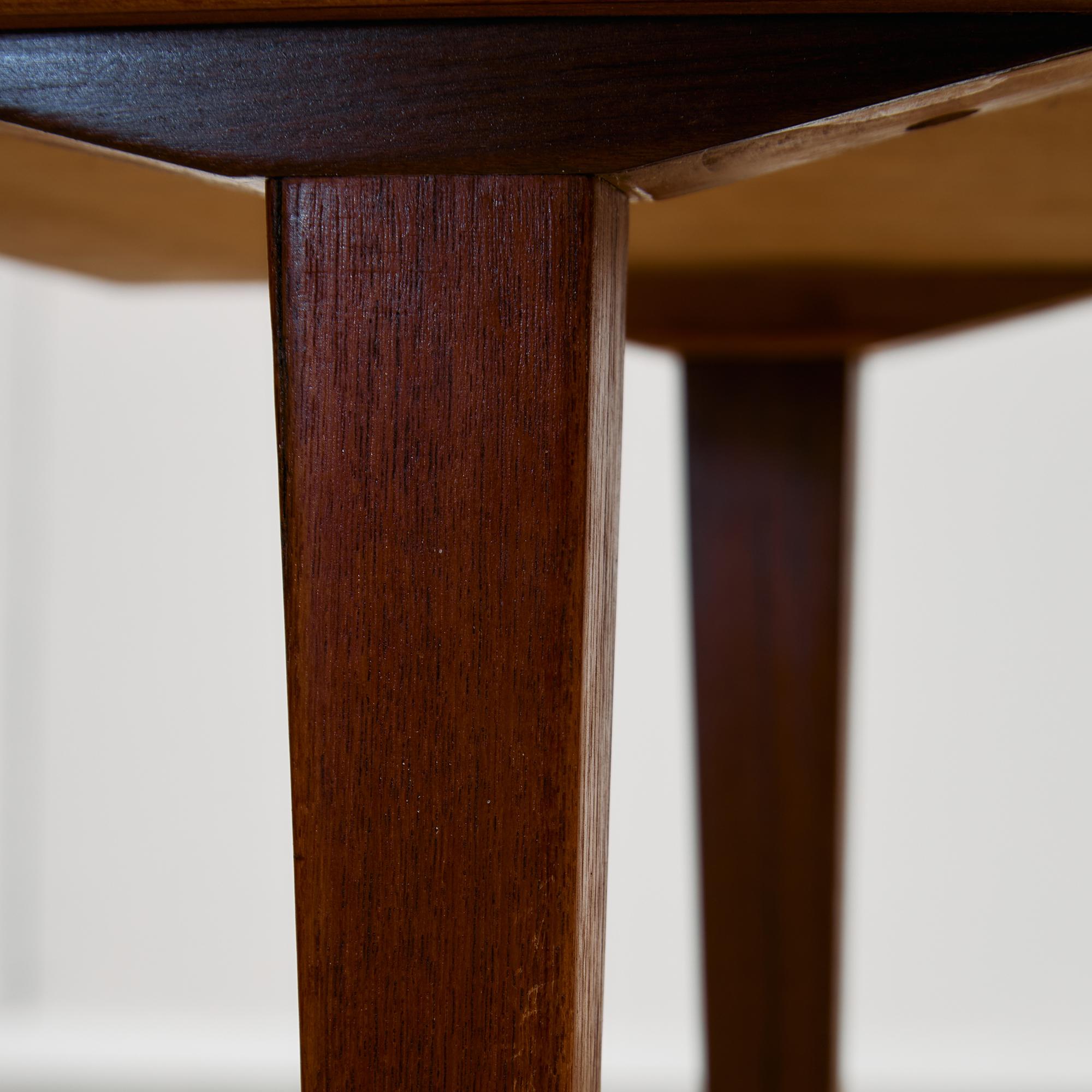 1950s Danish Teak Coffee Table with Drawers and Pull-Out Tray Teca en venta
