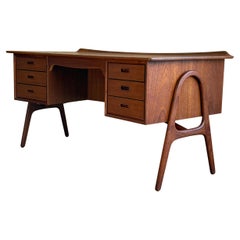 Scrivania danese in teak del 1950 di Svend Madsen