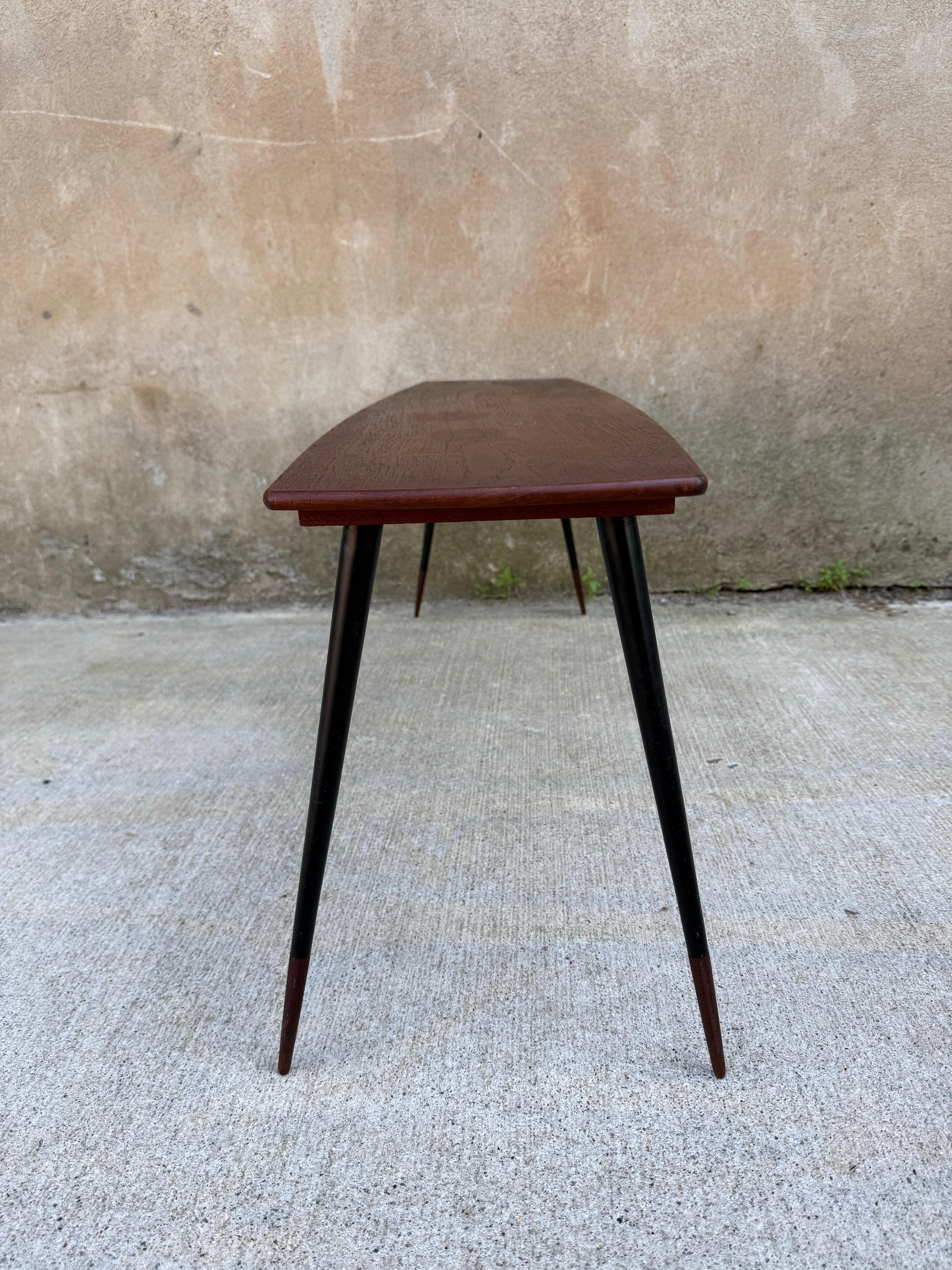20ième siècle Tables gigognes danoises en teck des années 1950 - I Holm Sorensen en vente