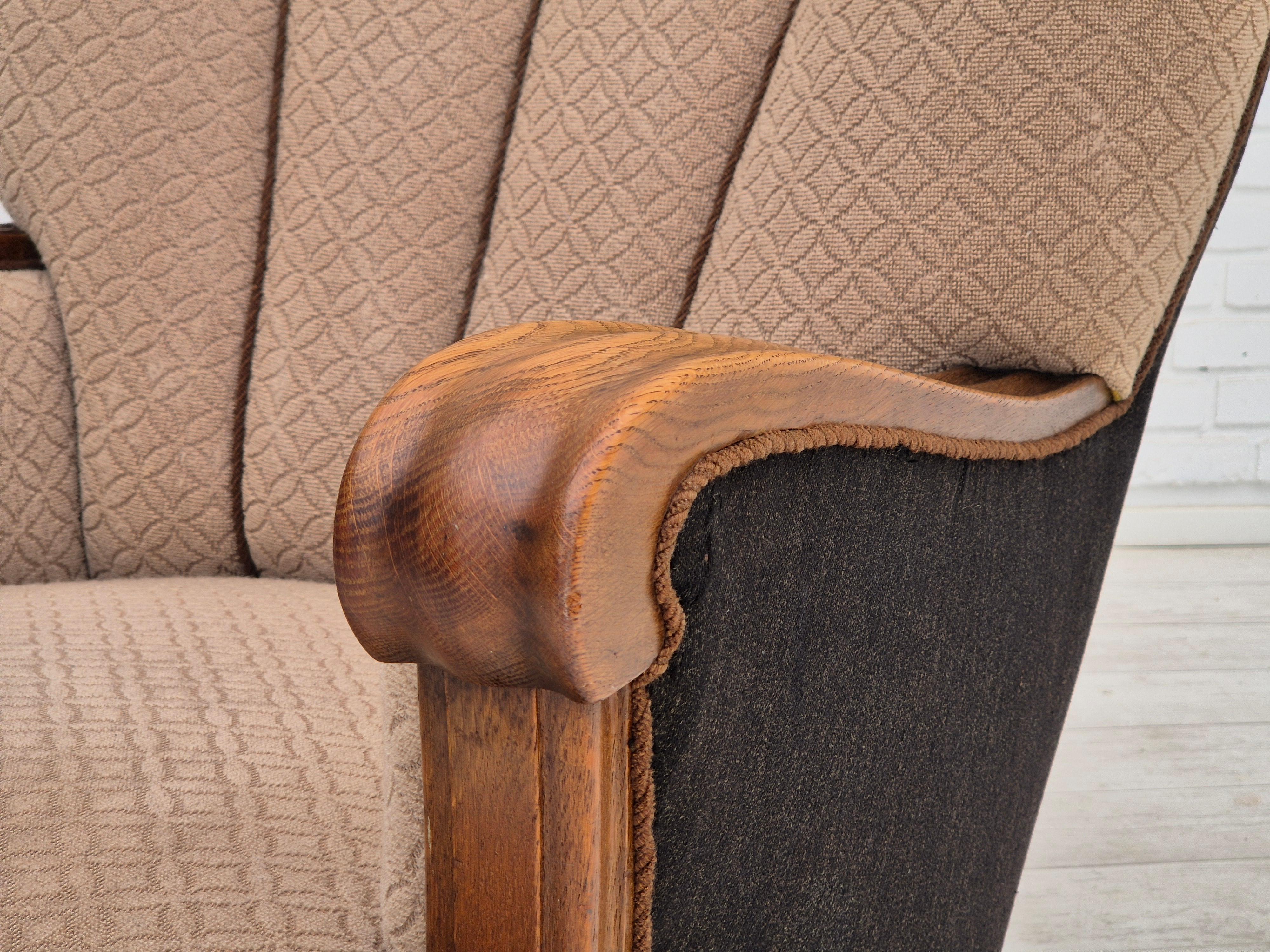 Años 50, sillón danés vintage, algodón/lana marrón claro, madera de roble. en venta 7