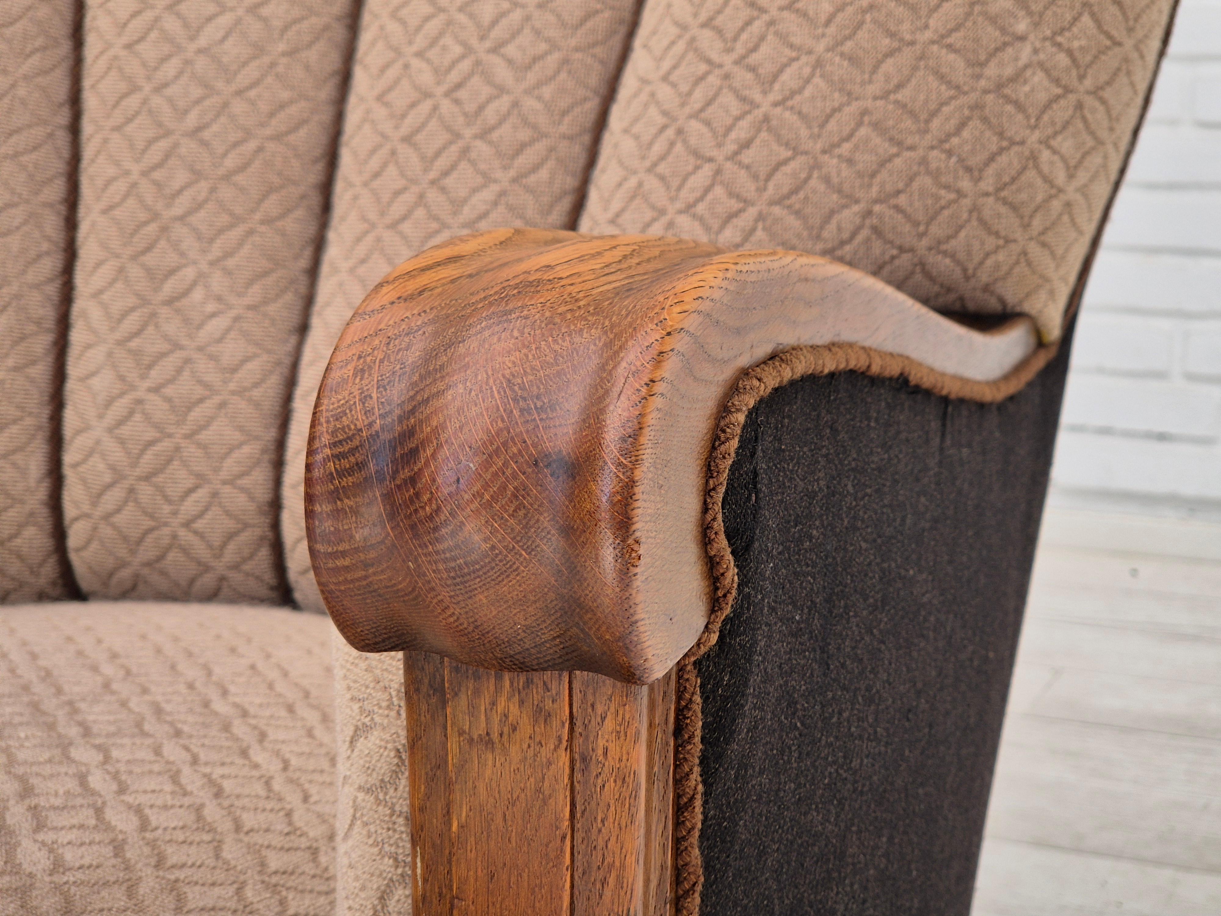 Años 50, sillón danés vintage, algodón/lana marrón claro, madera de roble. en venta 11