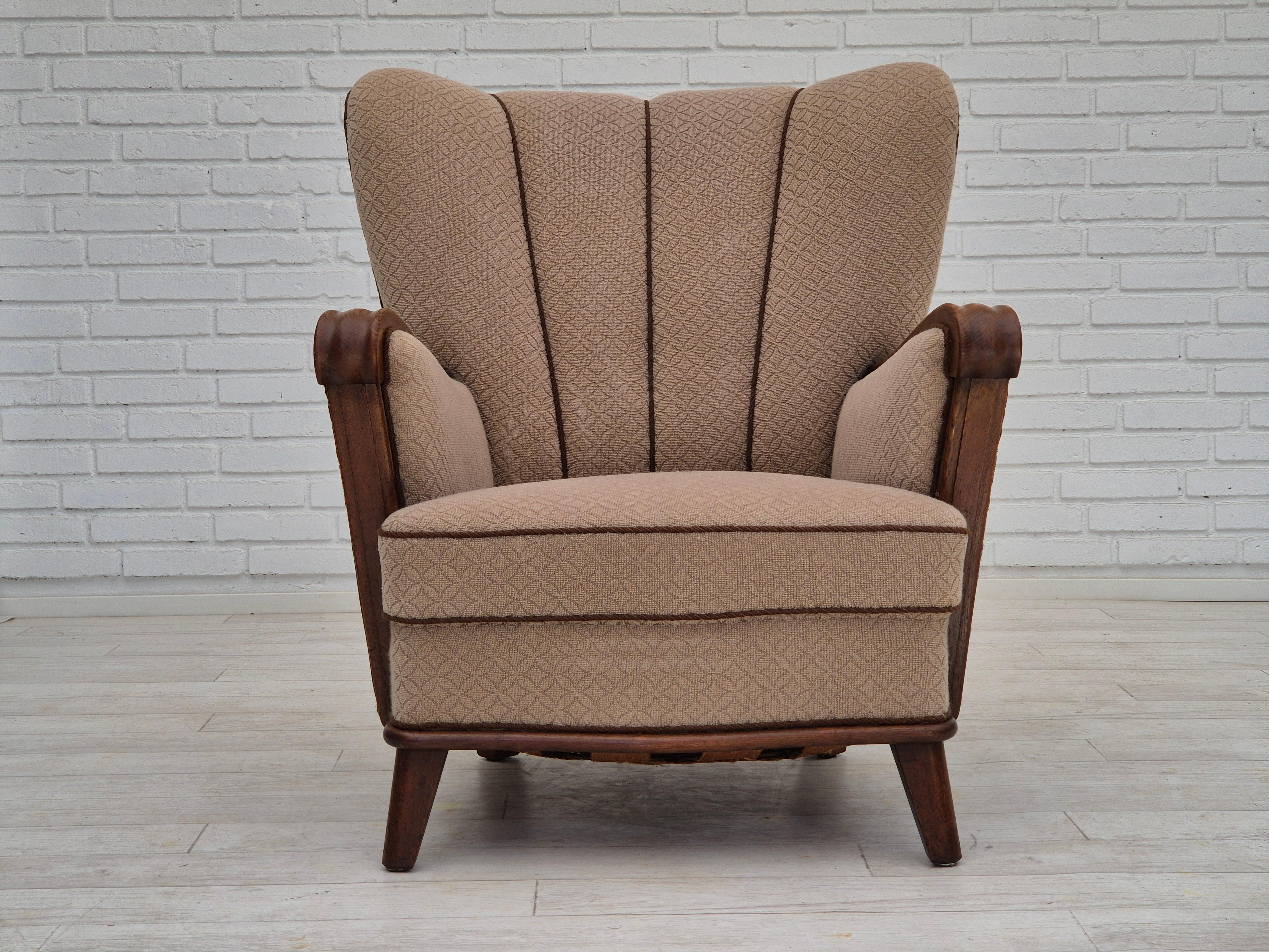 Años 50, sillón danés vintage, algodón/lana marrón claro, madera de roble. Escandinavo moderno en venta
