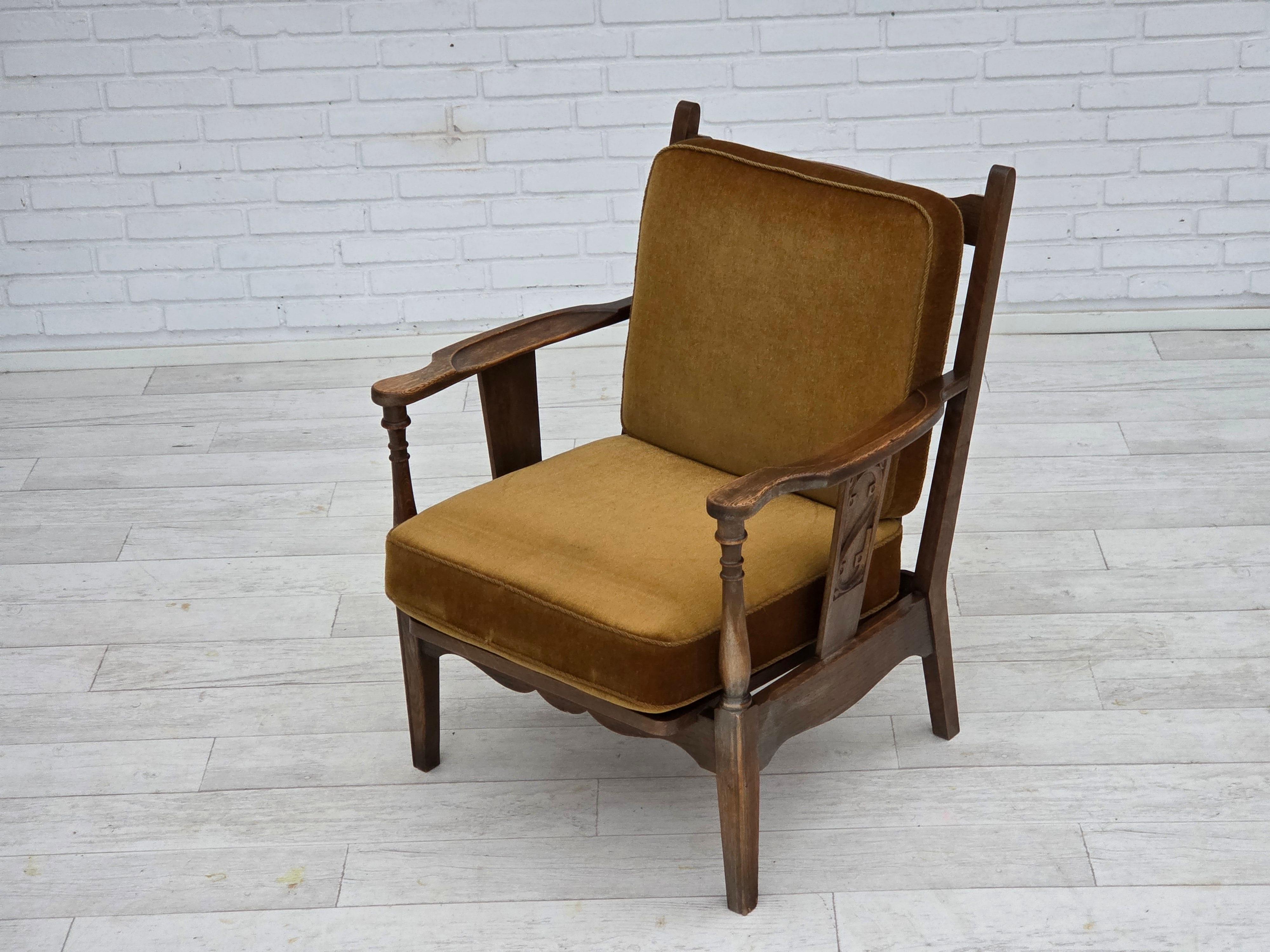 1950s, Danish vintage armchair, original green furniture velour, oak wood. For Sale 4