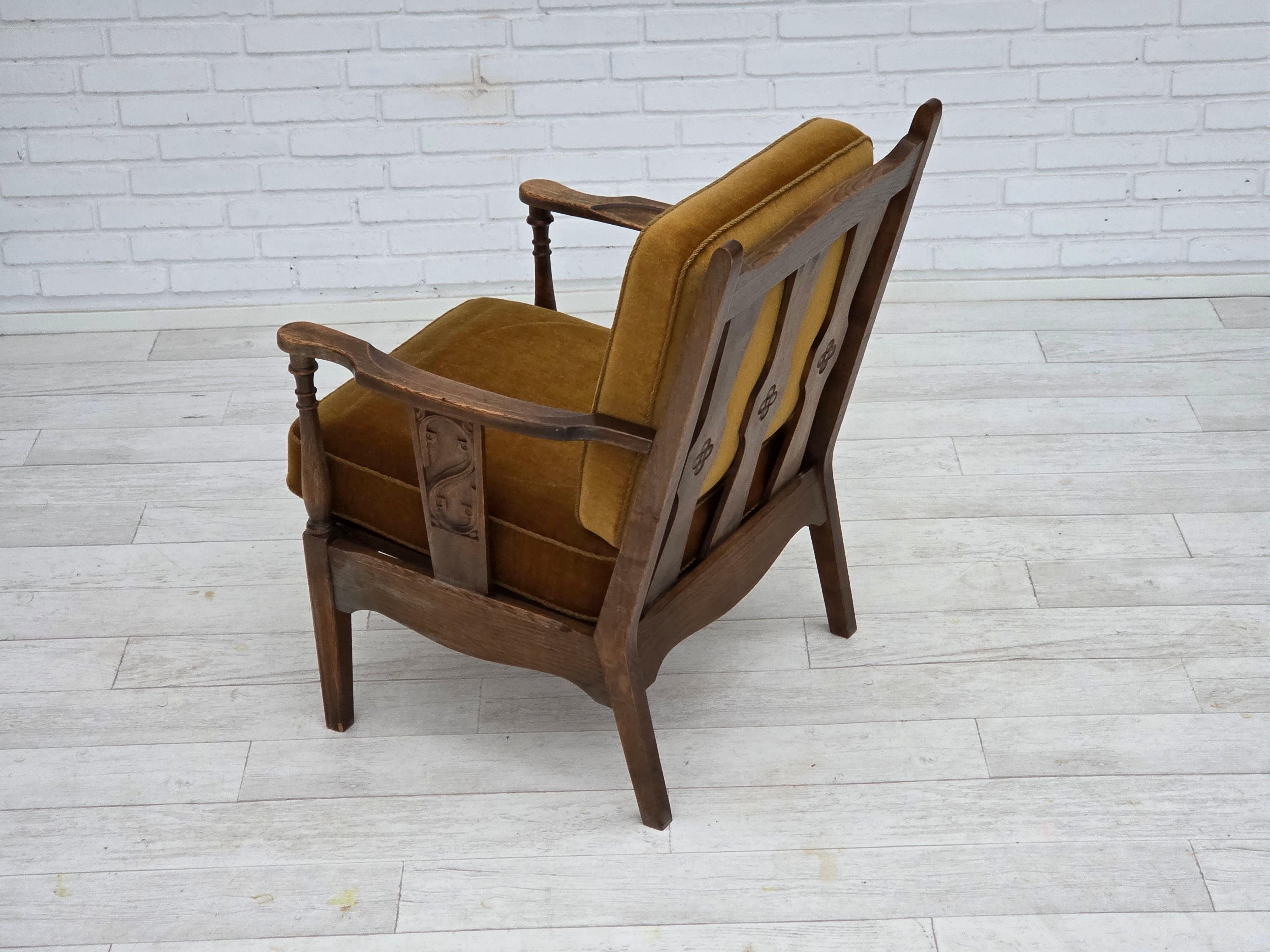 1950s, Danish vintage armchair, original green furniture velour, oak wood. For Sale 2