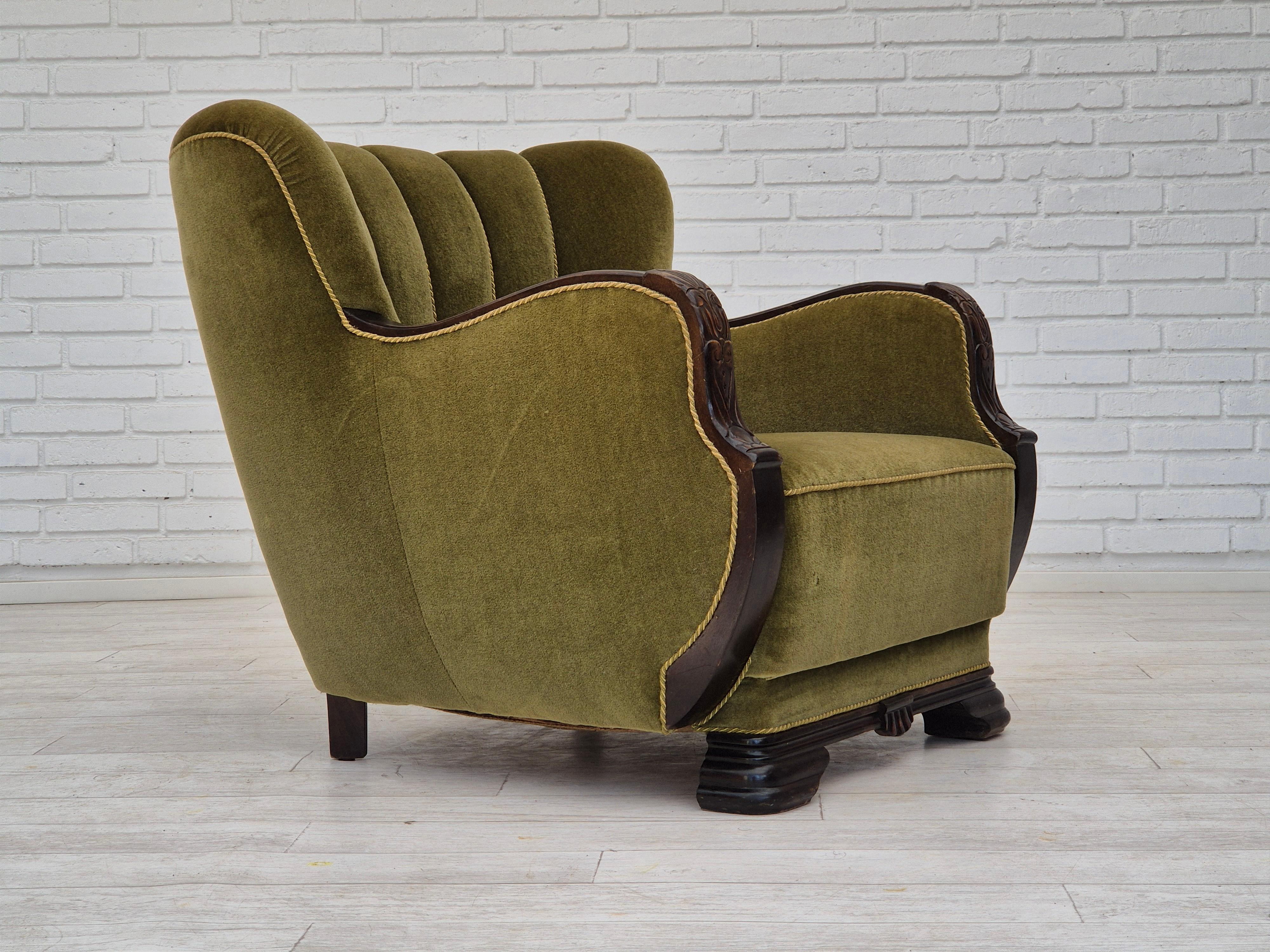 1950s, Danish vintage chair, furniture velour, oak wood. In Good Condition For Sale In Tarm, 82
