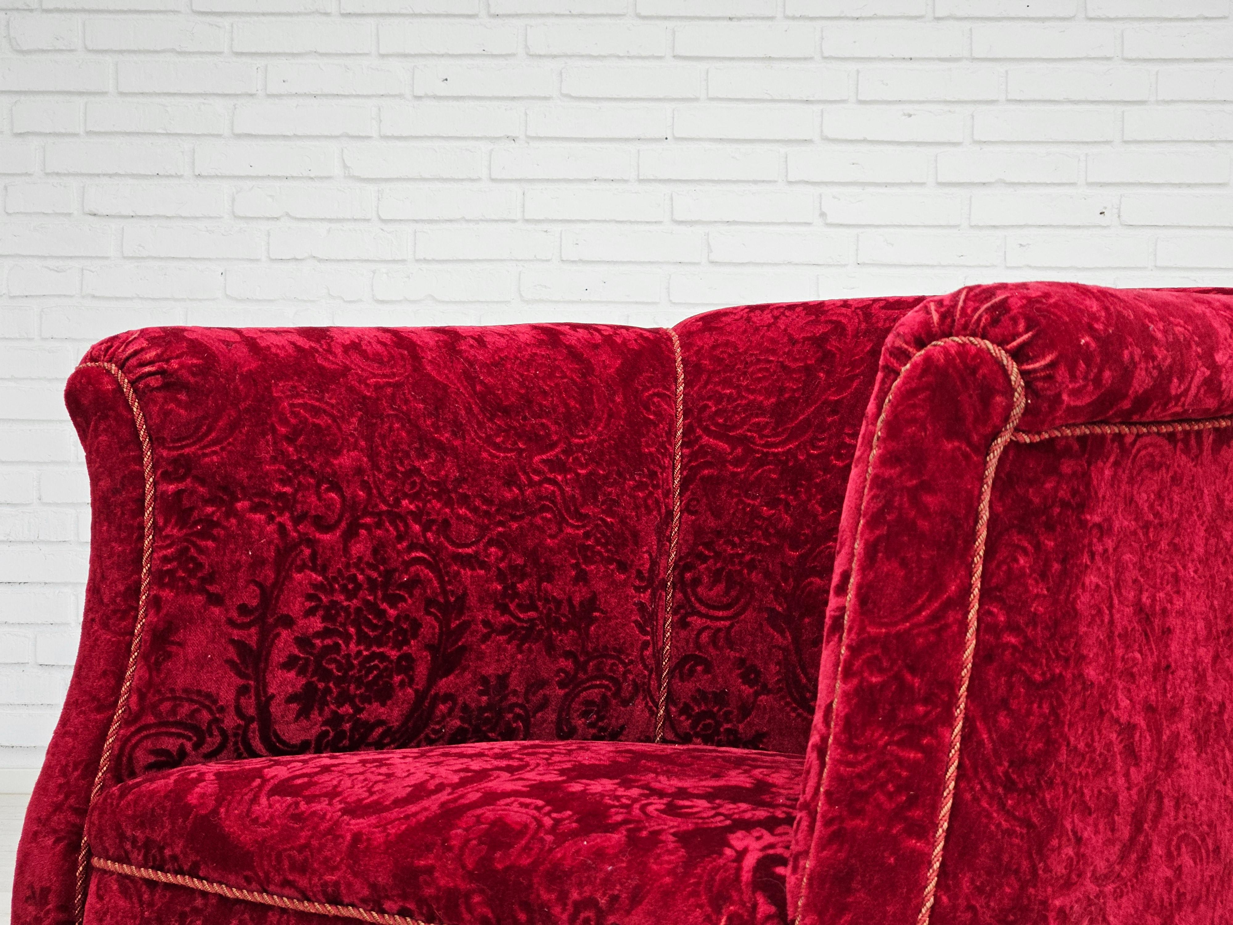 Sedia vintage danese degli anni '50, tessuto in cotone/lana rosso, legno di faggio. in vendita 9