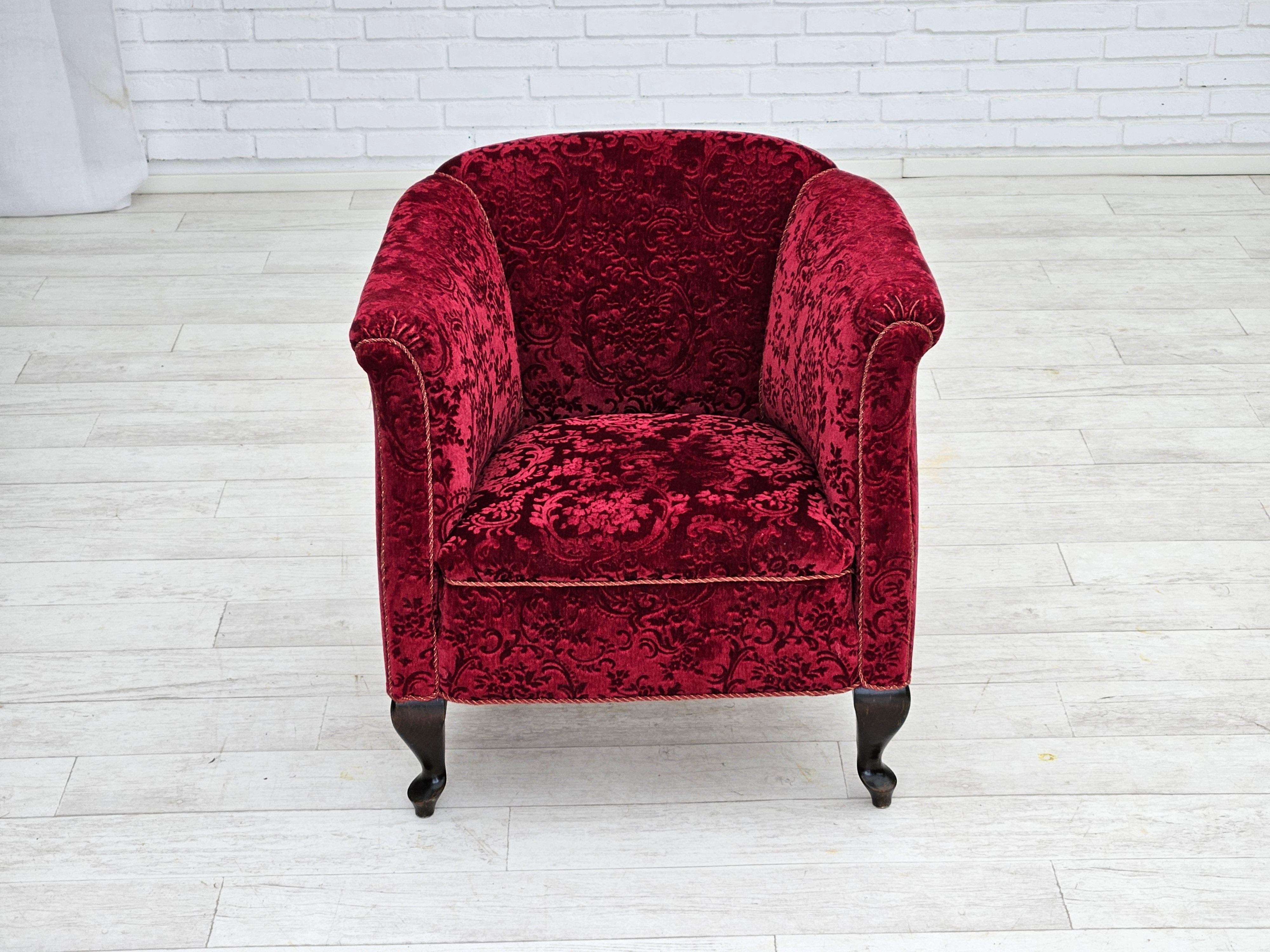 1950er Jahre, dänischer Vintage-Stuhl, roter Baumwoll-/Wollstoff, Buchenholz. (Skandinavische Moderne) im Angebot