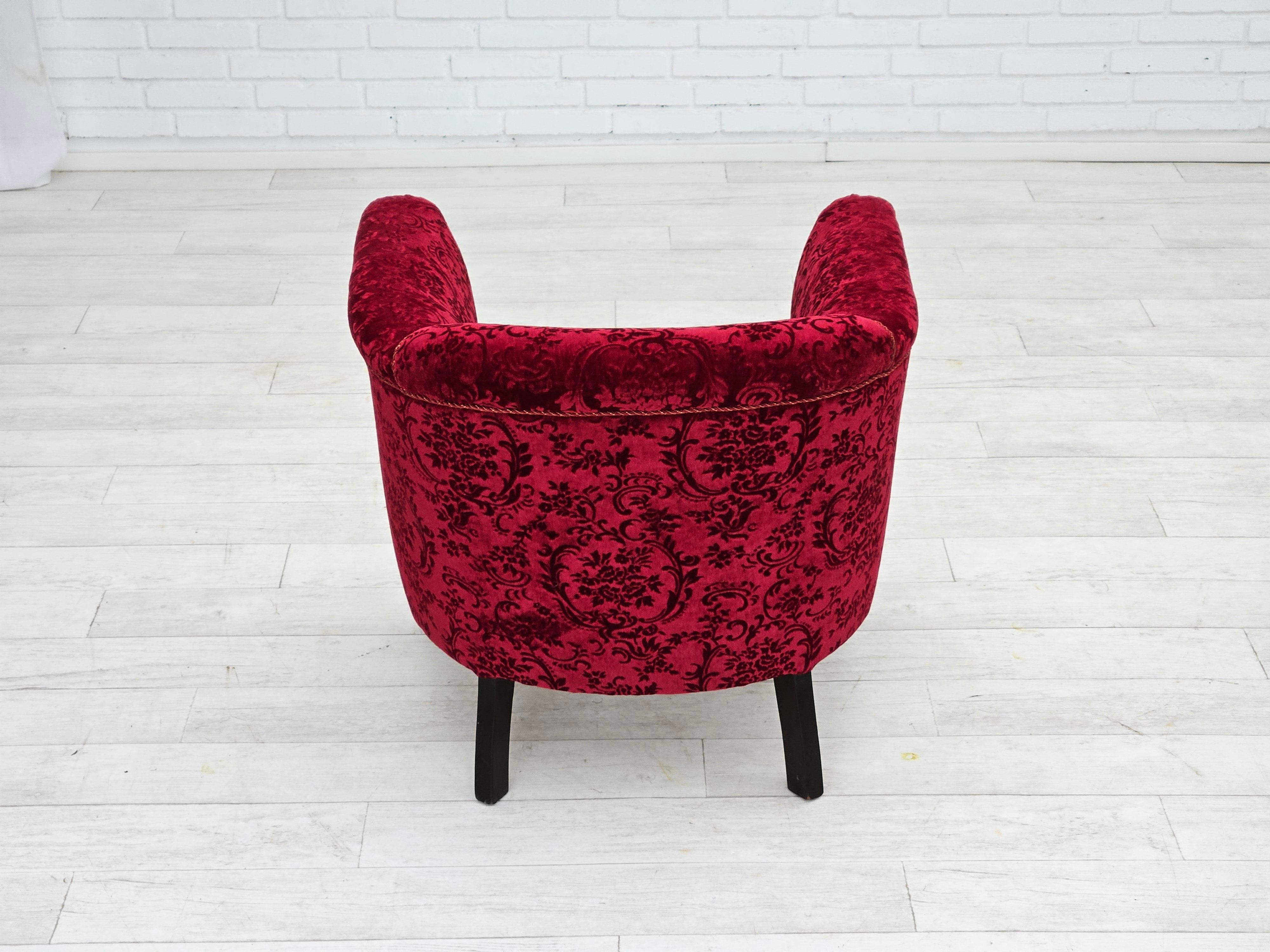 1950er Jahre, dänischer Vintage-Stuhl, roter Baumwoll-/Wollstoff, Buchenholz. (Stoff) im Angebot