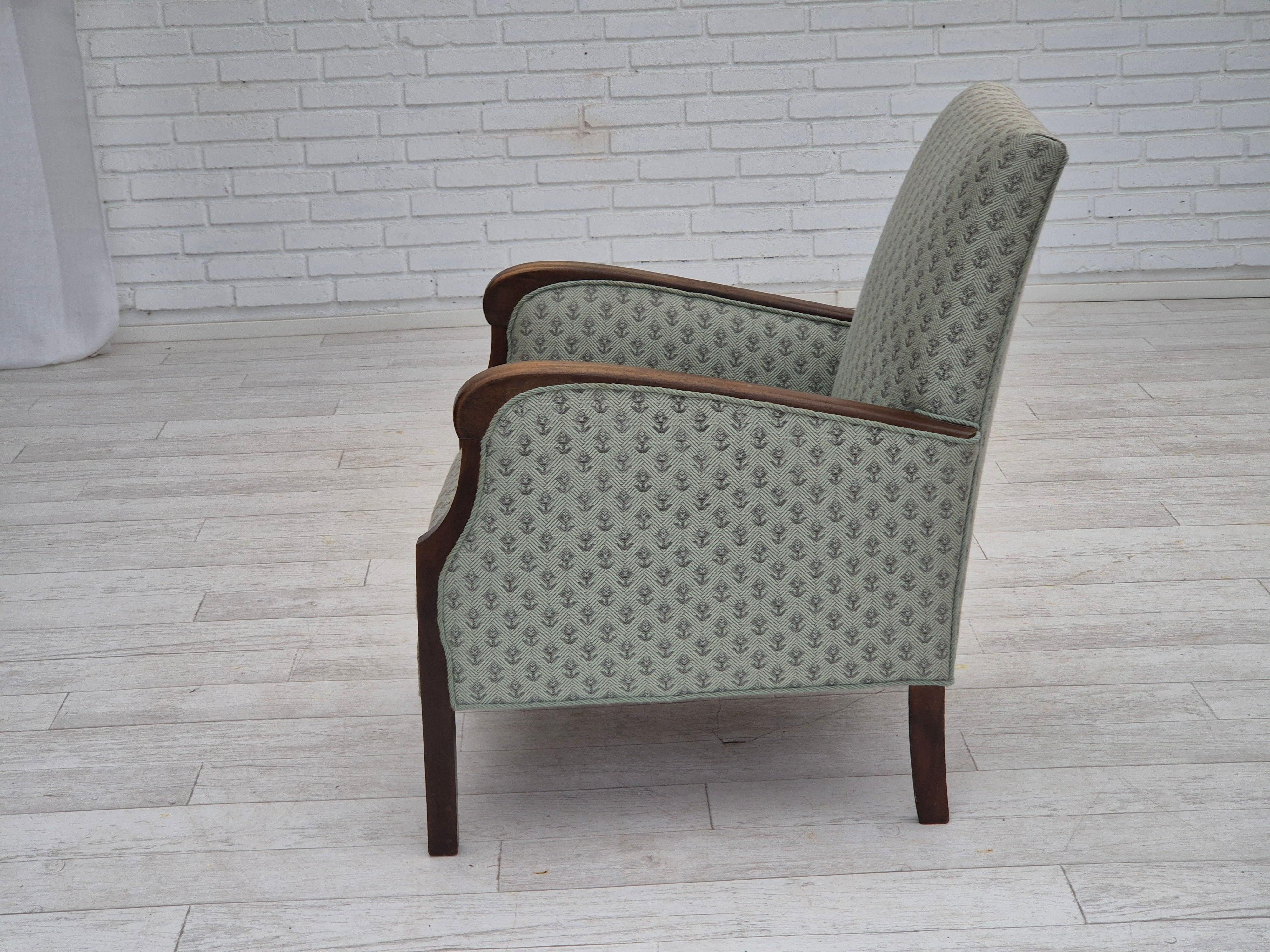Sillón danés vintage de los años 50, retapizado, tejido de mezcla de lana. en venta 4