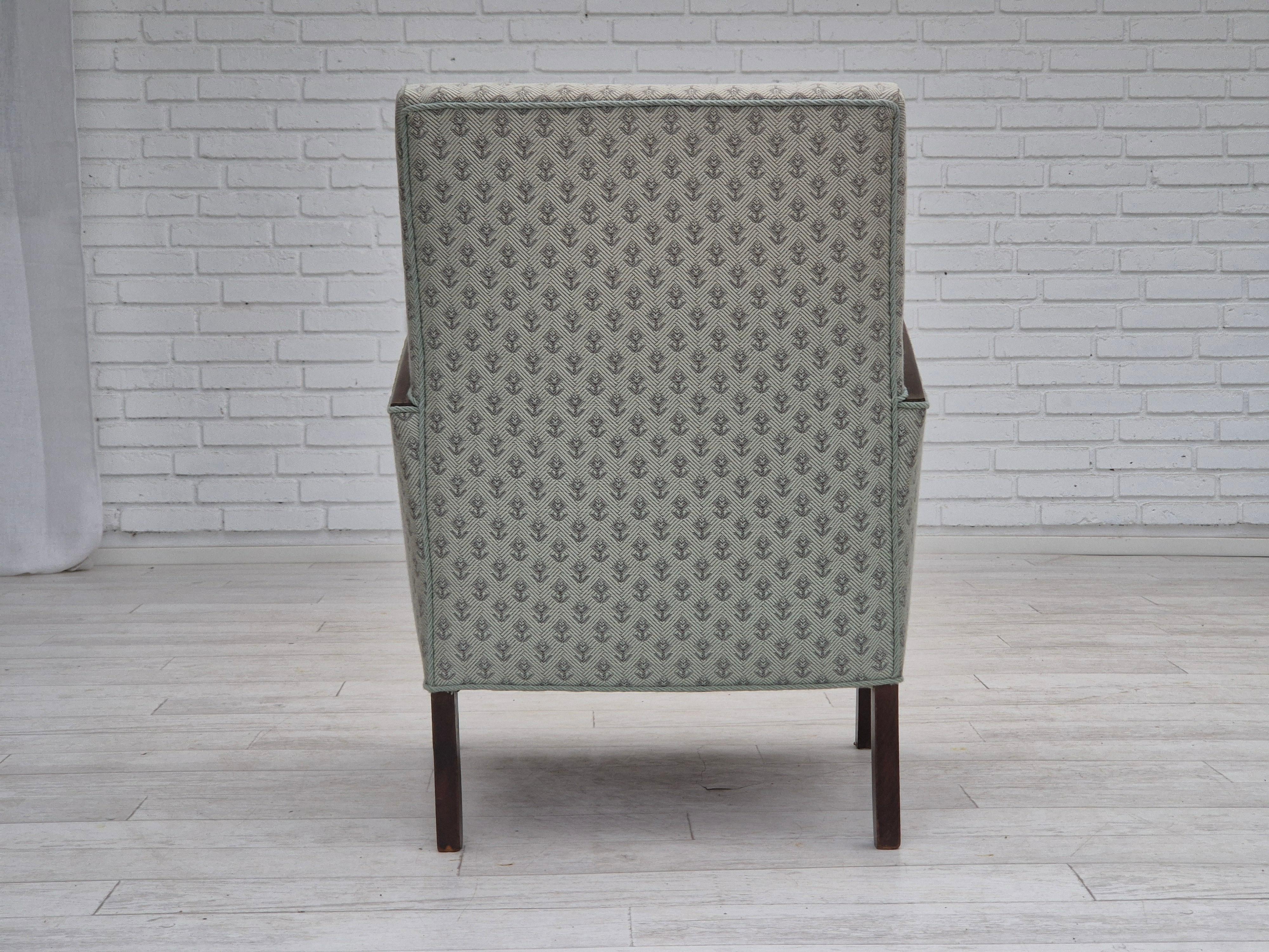 Sillón danés vintage de los años 50, retapizado, tejido de mezcla de lana. en venta 2