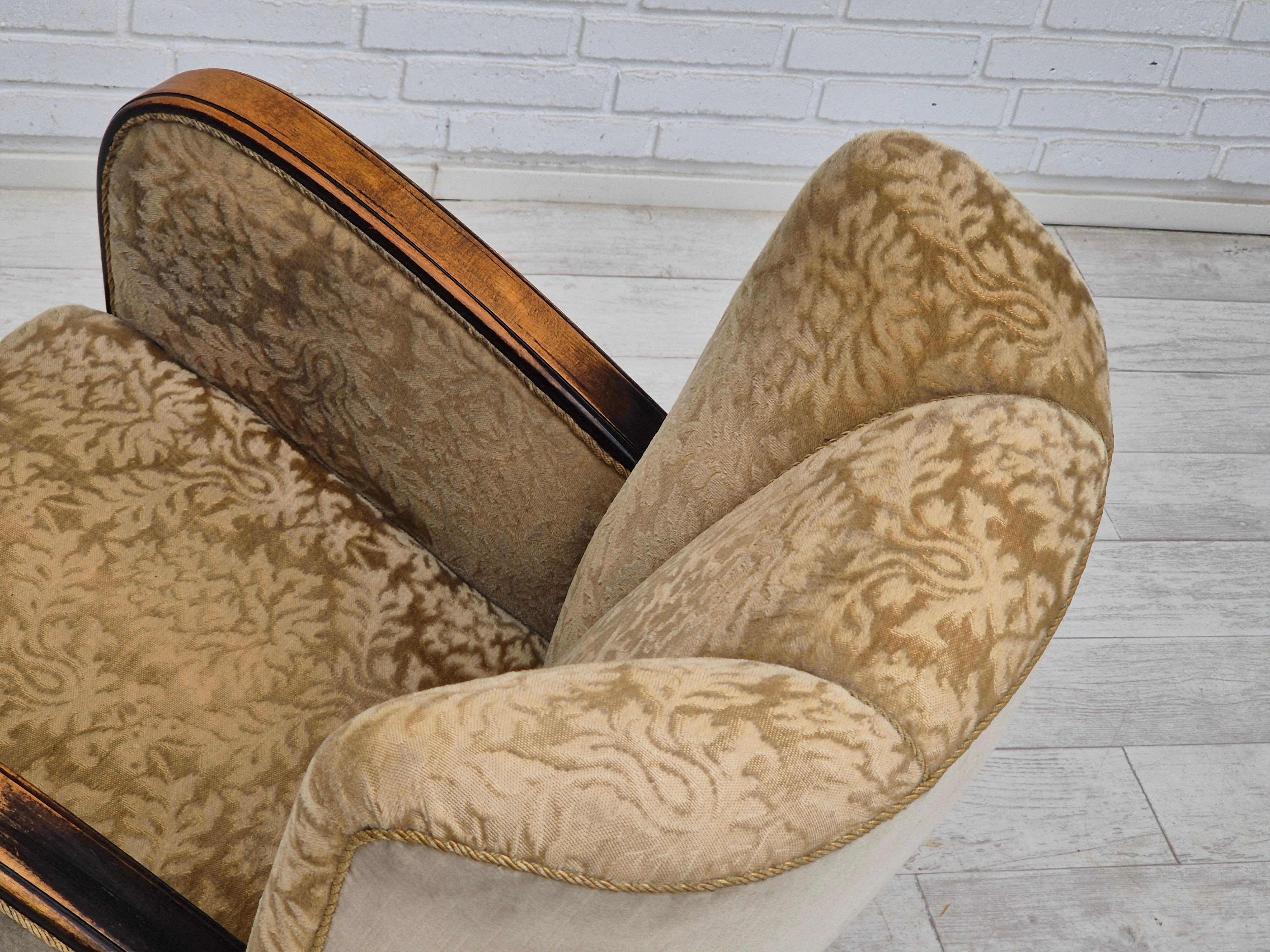 1950s, Danish vintage relax armchair, furniture velour, ash wood. en vente 4