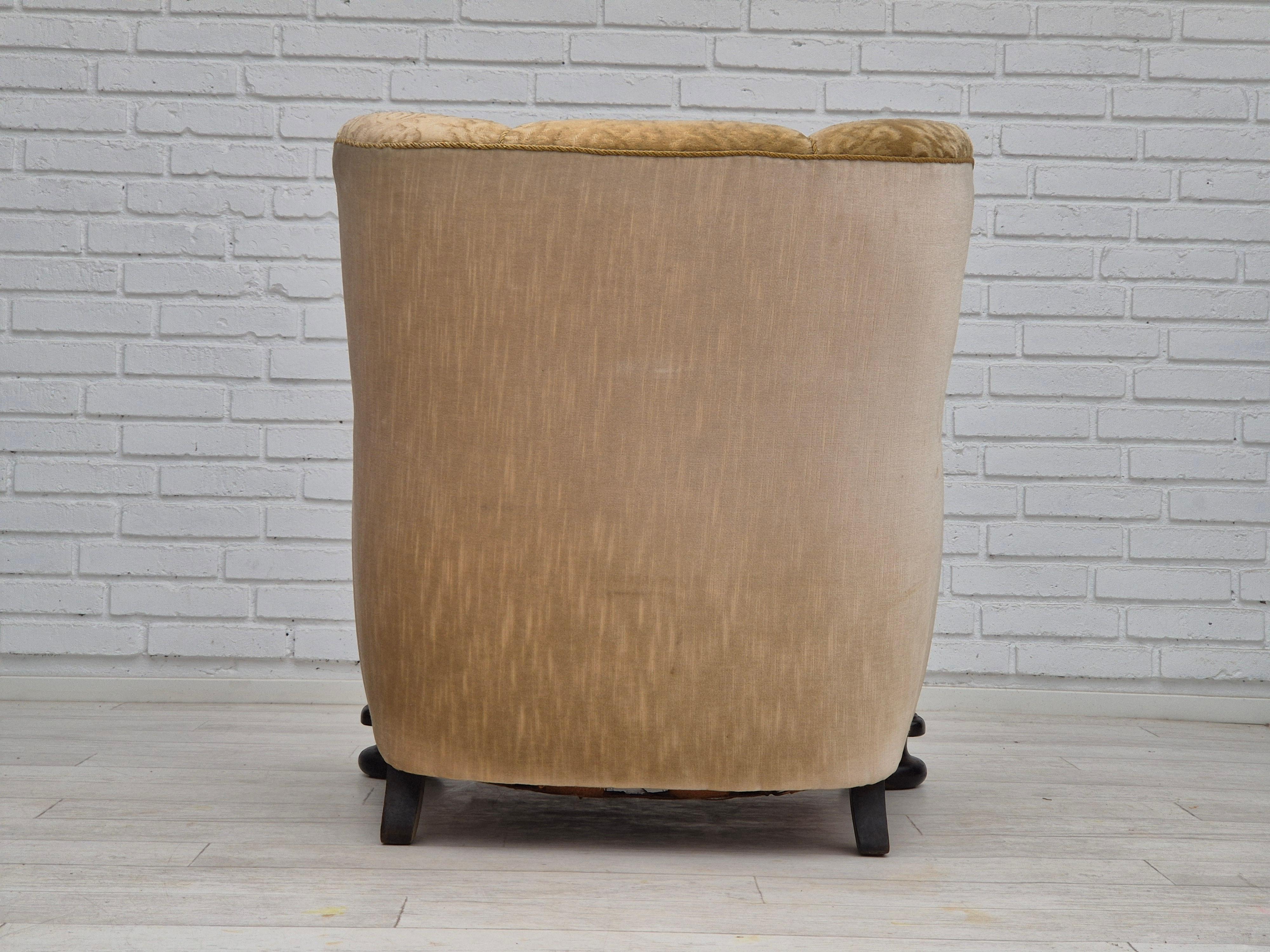 1950s, Danish vintage relax armchair, furniture velour, ash wood. Bon état - En vente à Tarm, 82