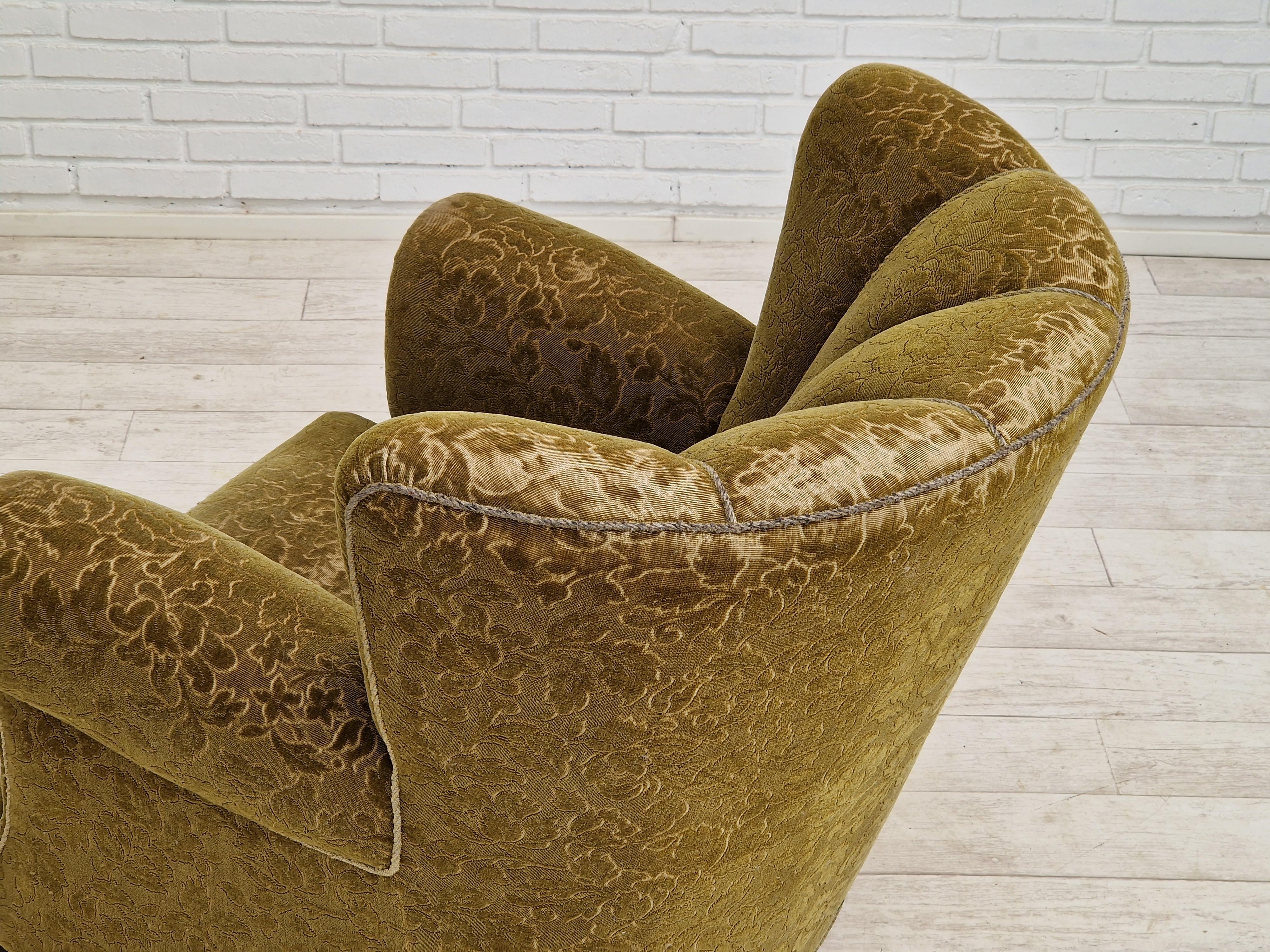 1950, chaise de relaxation vintage danoise en tissu vert, état d'origine. en vente 3