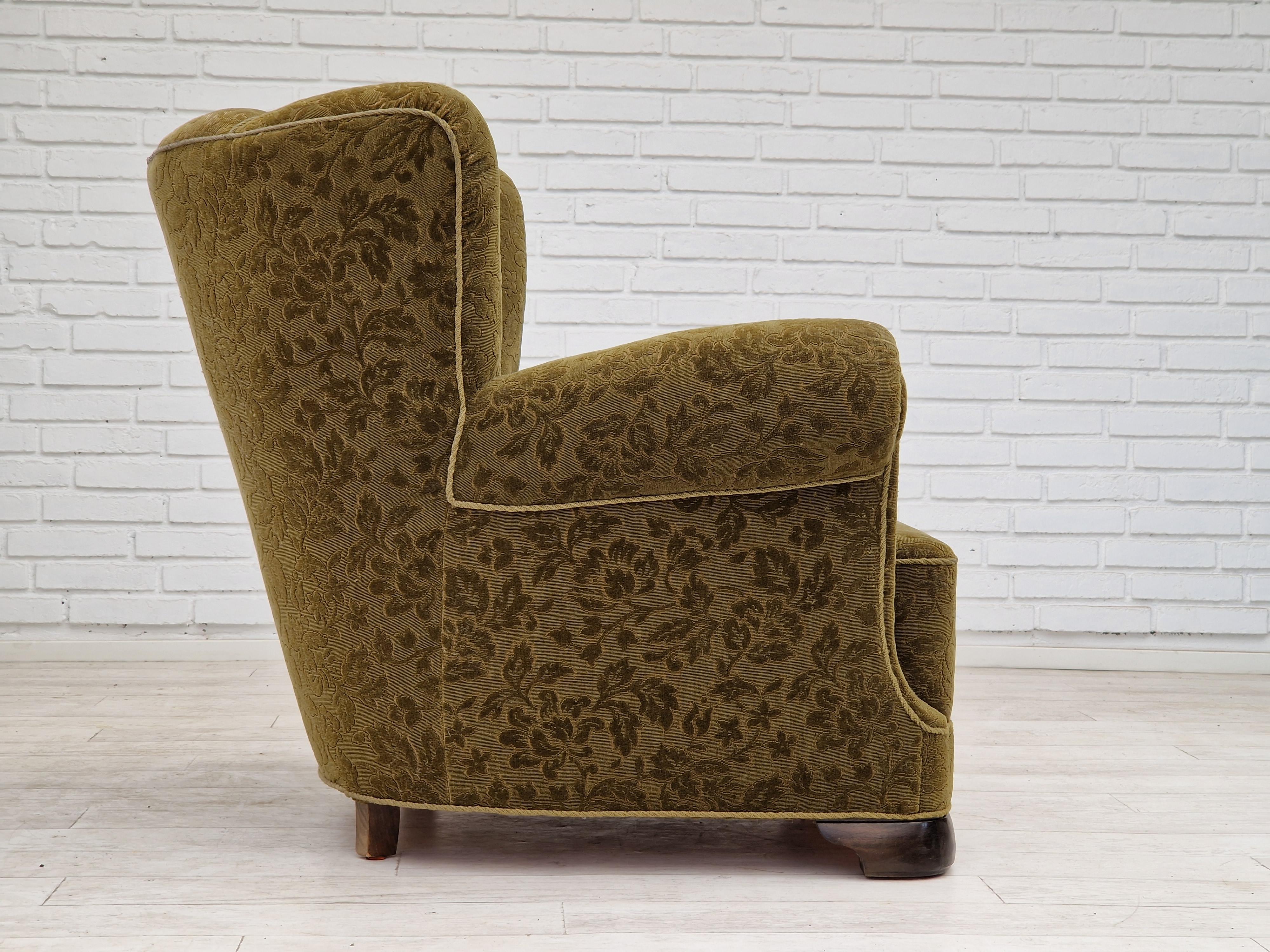 Fabric 1950s, Danish vintage relax chair in green fabric, original condition. For Sale