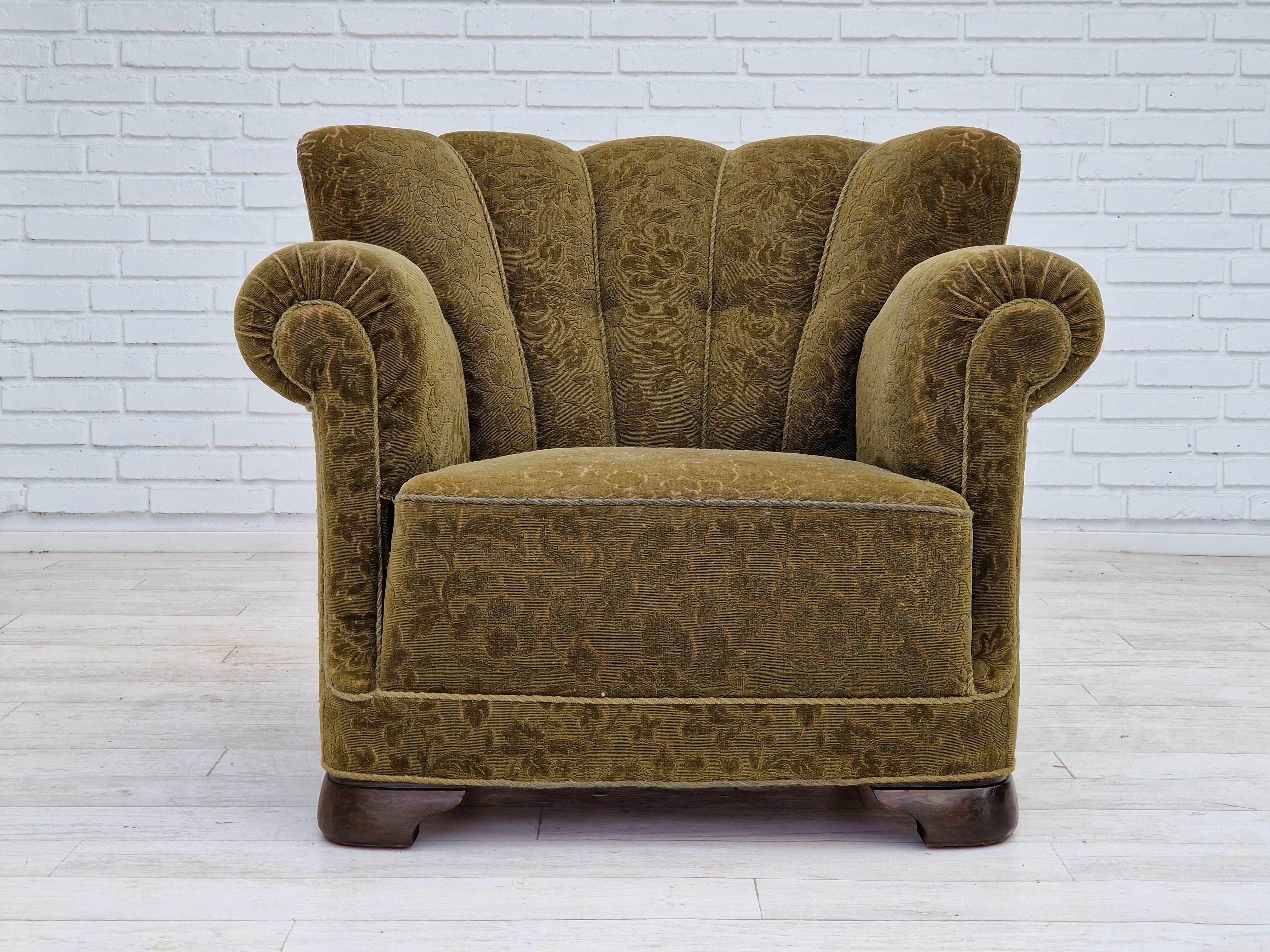 Tissu 1950, chaise de relaxation vintage danoise en tissu vert, état d'origine. en vente