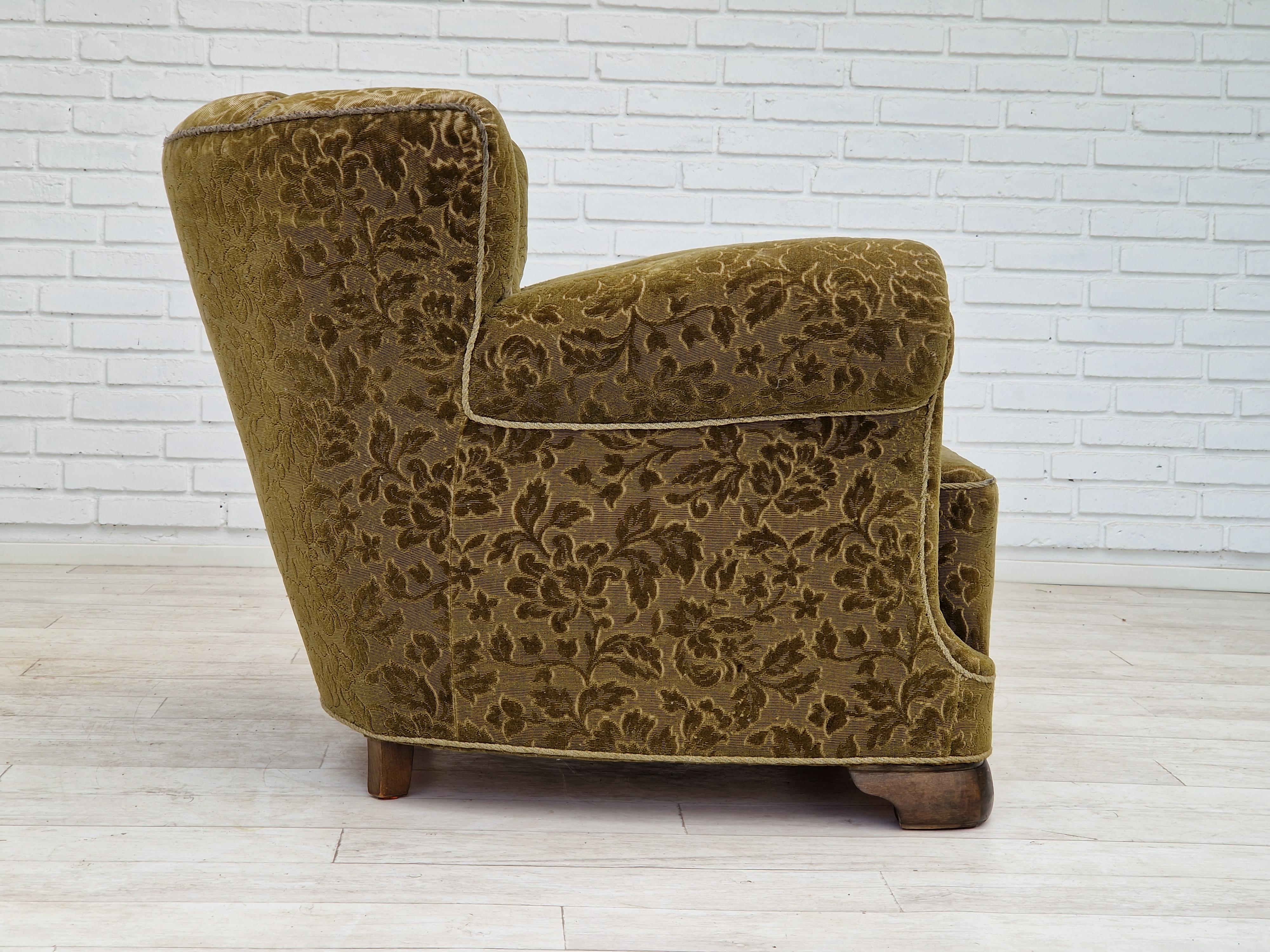 1950, chaise de relaxation vintage danoise en tissu vert, état d'origine. en vente 2