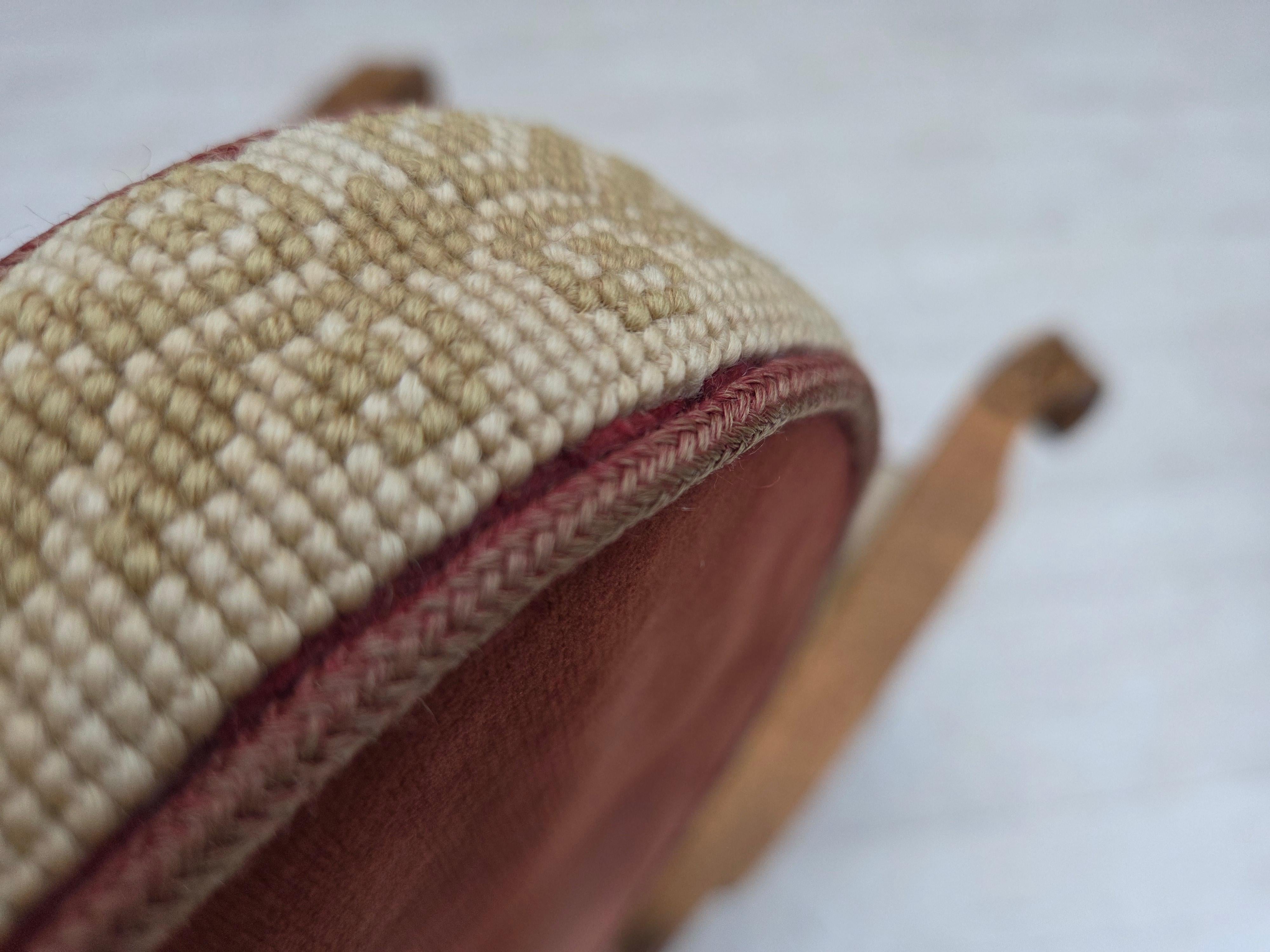 Años 50, sillón danés orejero, tejido de lana, terciopelo rojo para muebles, madera de fresno. en venta 3