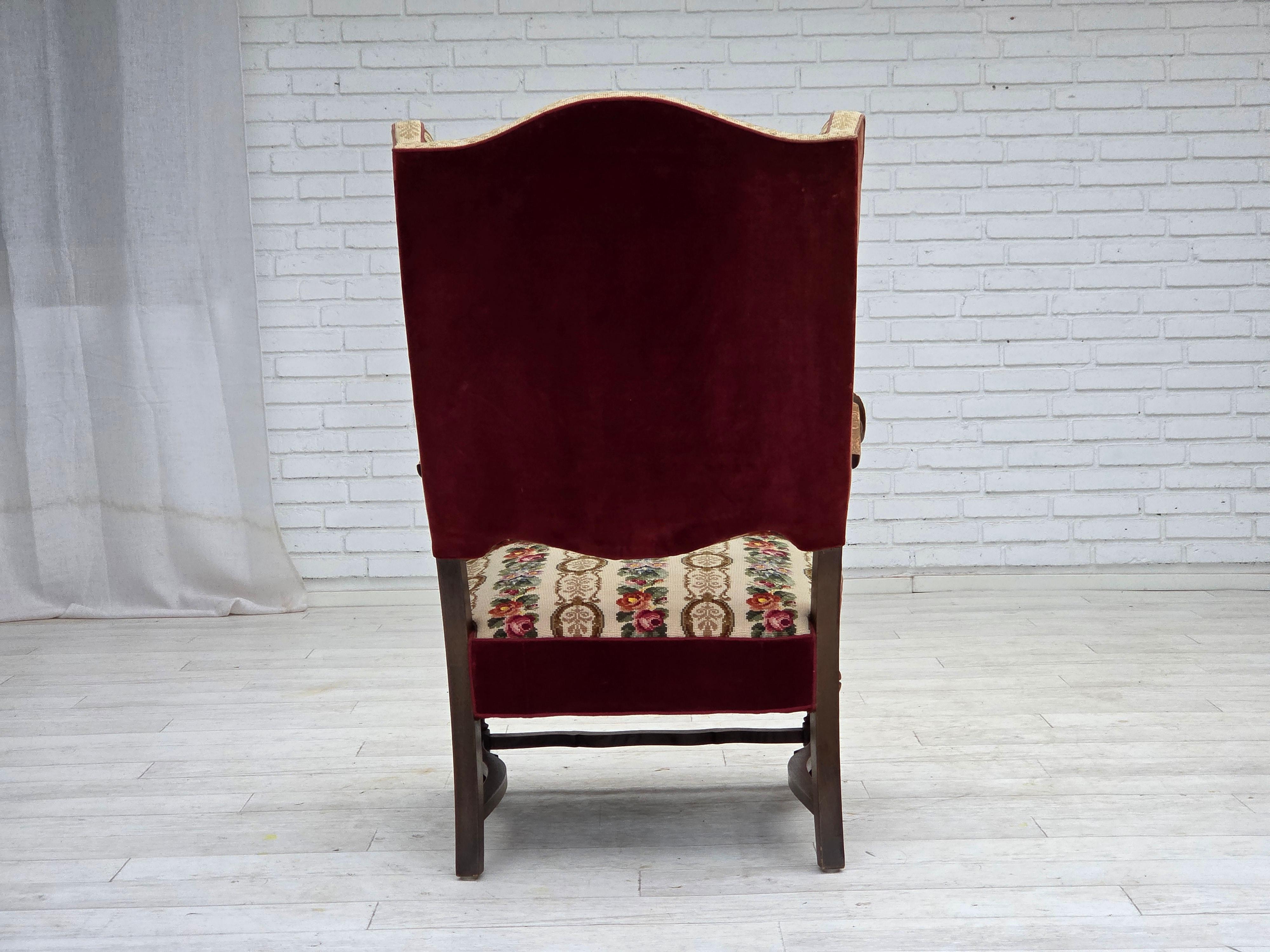 Años 50, sillón danés orejero, tejido de lana, terciopelo rojo para muebles, madera de fresno. en venta 4
