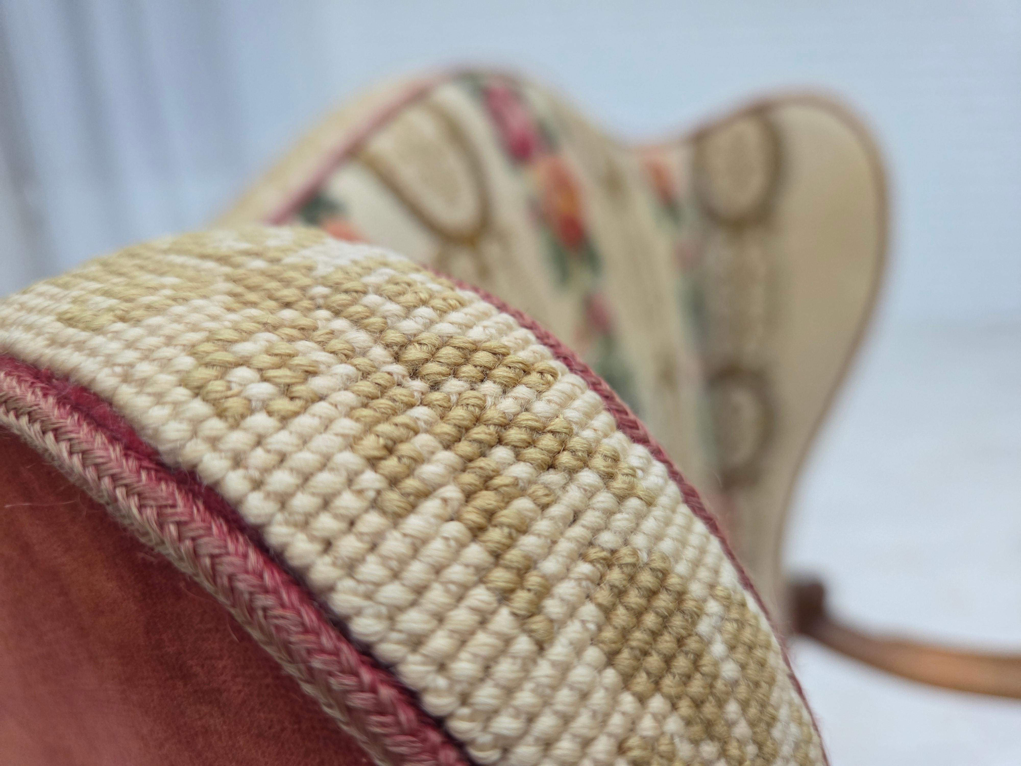 Años 50, sillón danés orejero, tejido de lana, terciopelo rojo para muebles, madera de fresno. mediados del siglo XX en venta